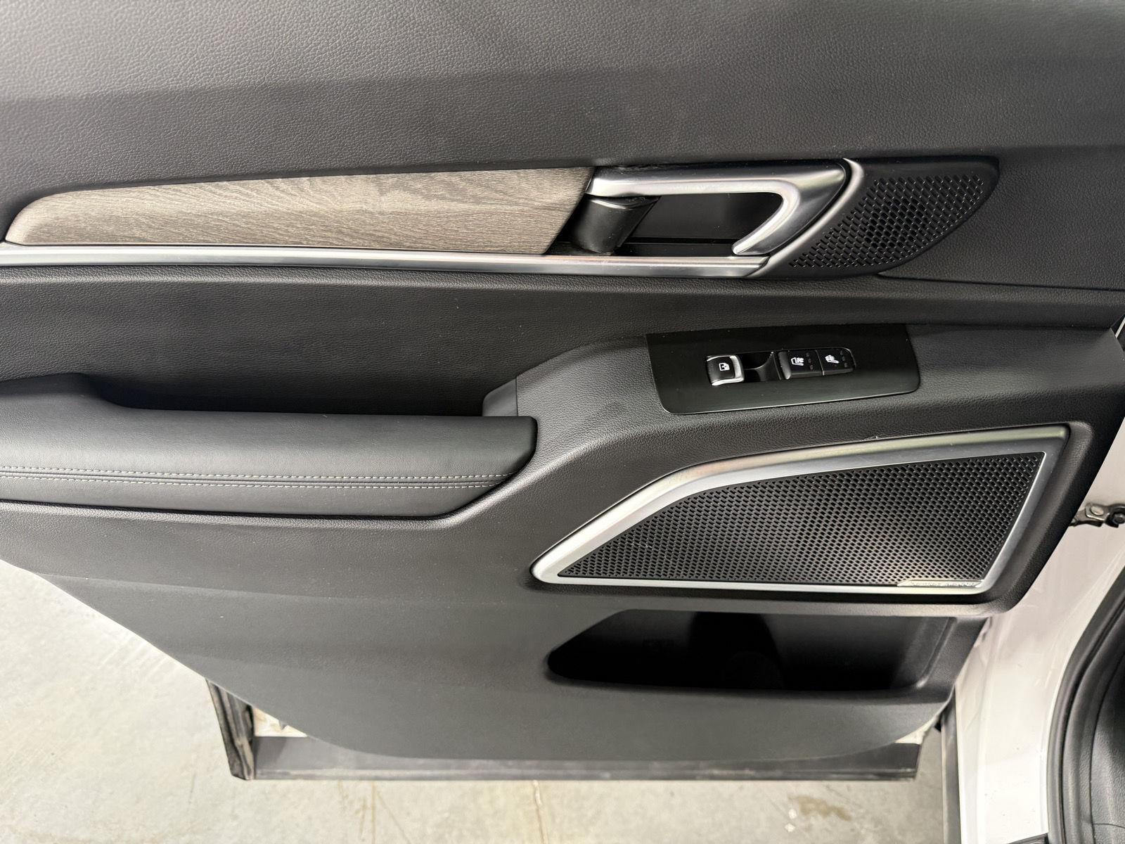Vehicle photo 22