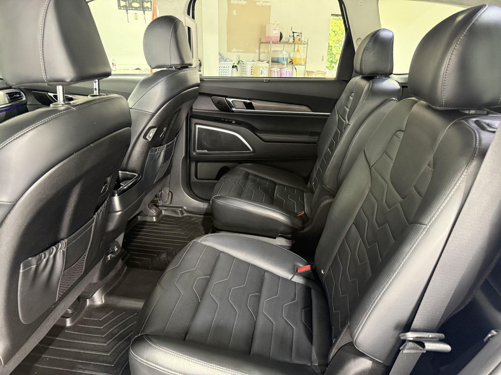 Vehicle photo 23