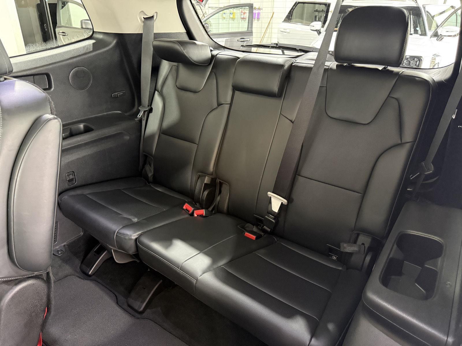 Vehicle photo 24