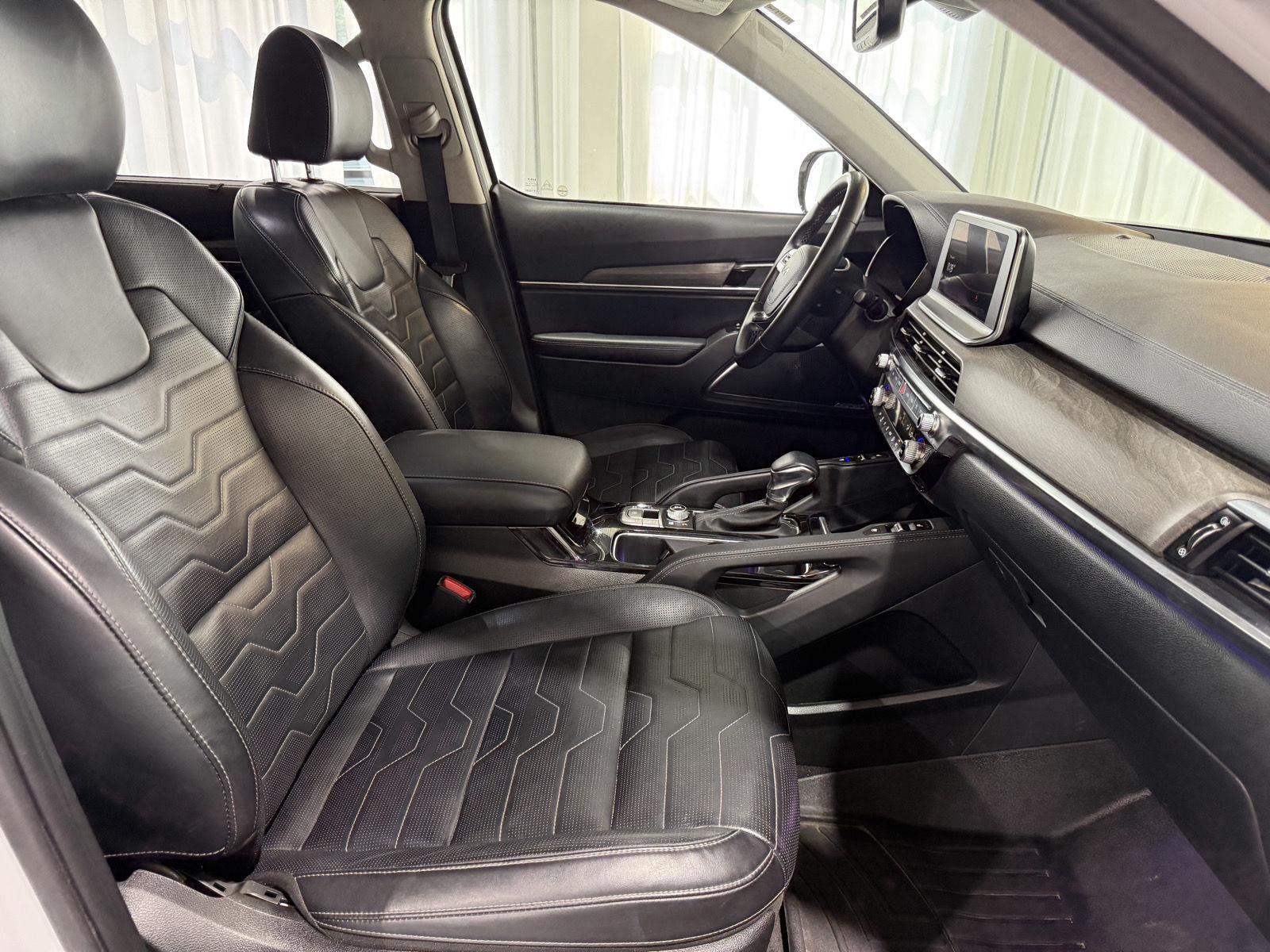 Vehicle photo 27