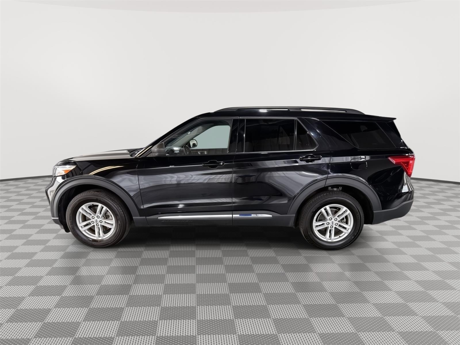 Vehicle photo 2