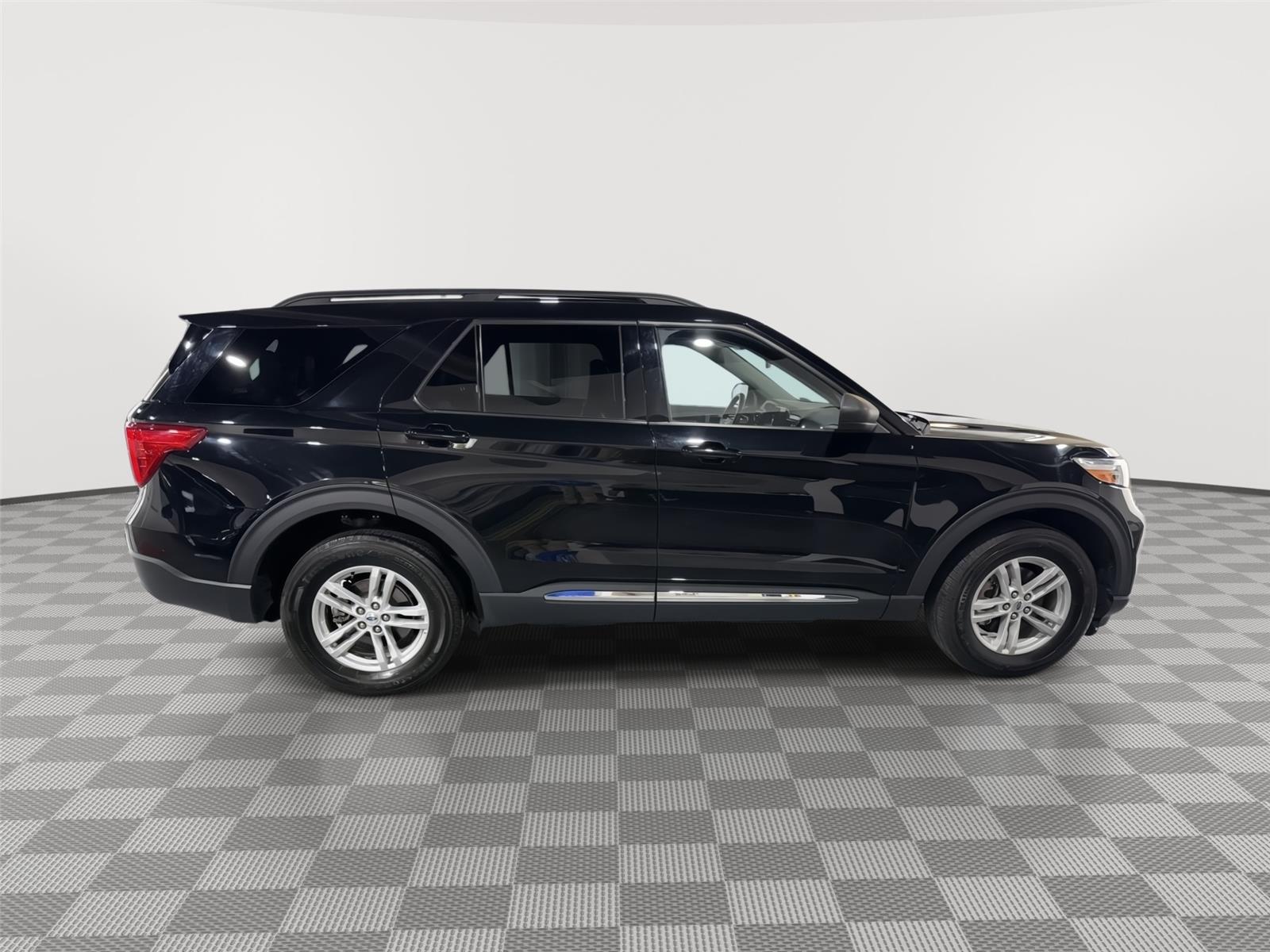 Vehicle photo 6