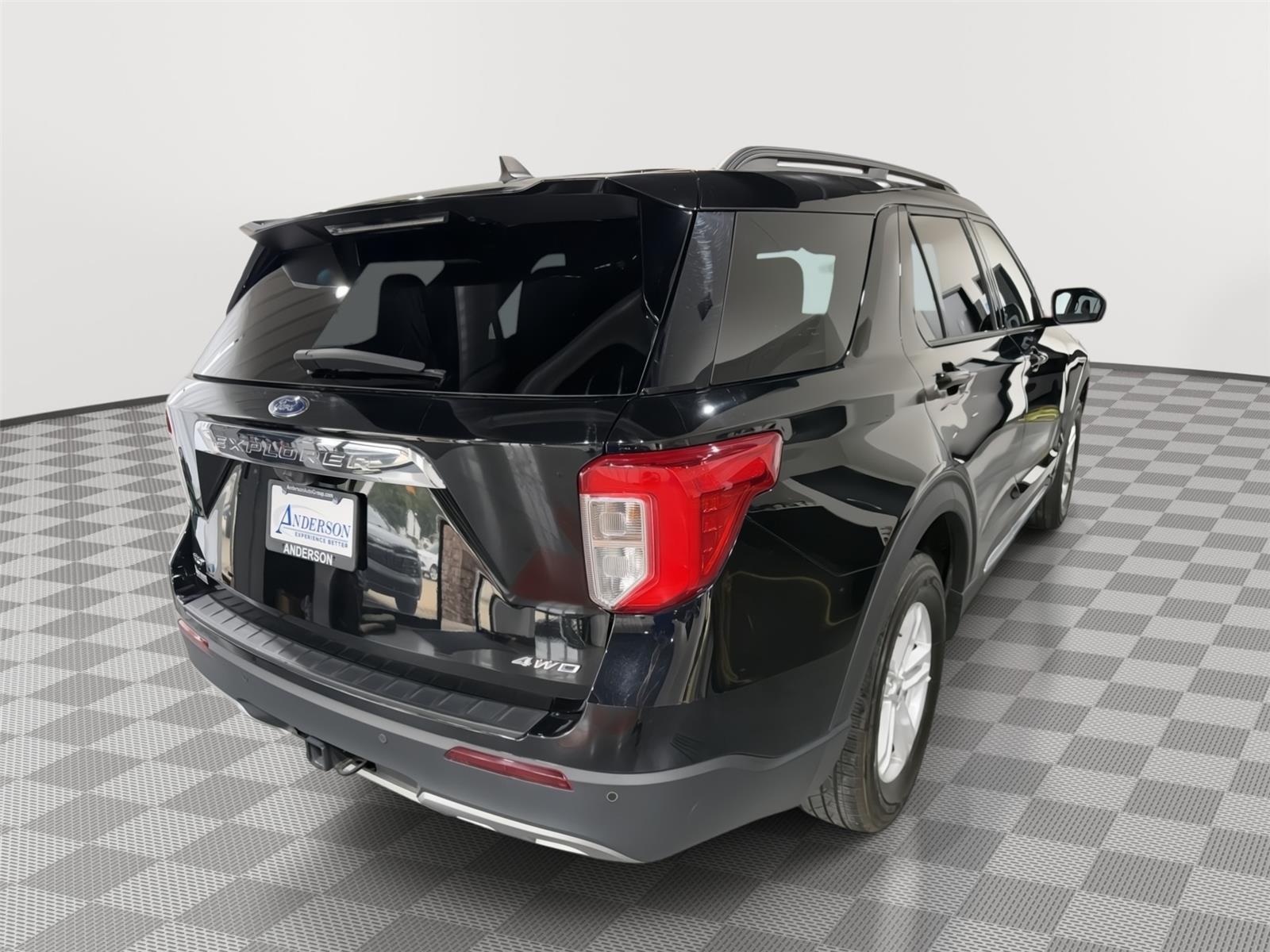 Vehicle photo 7