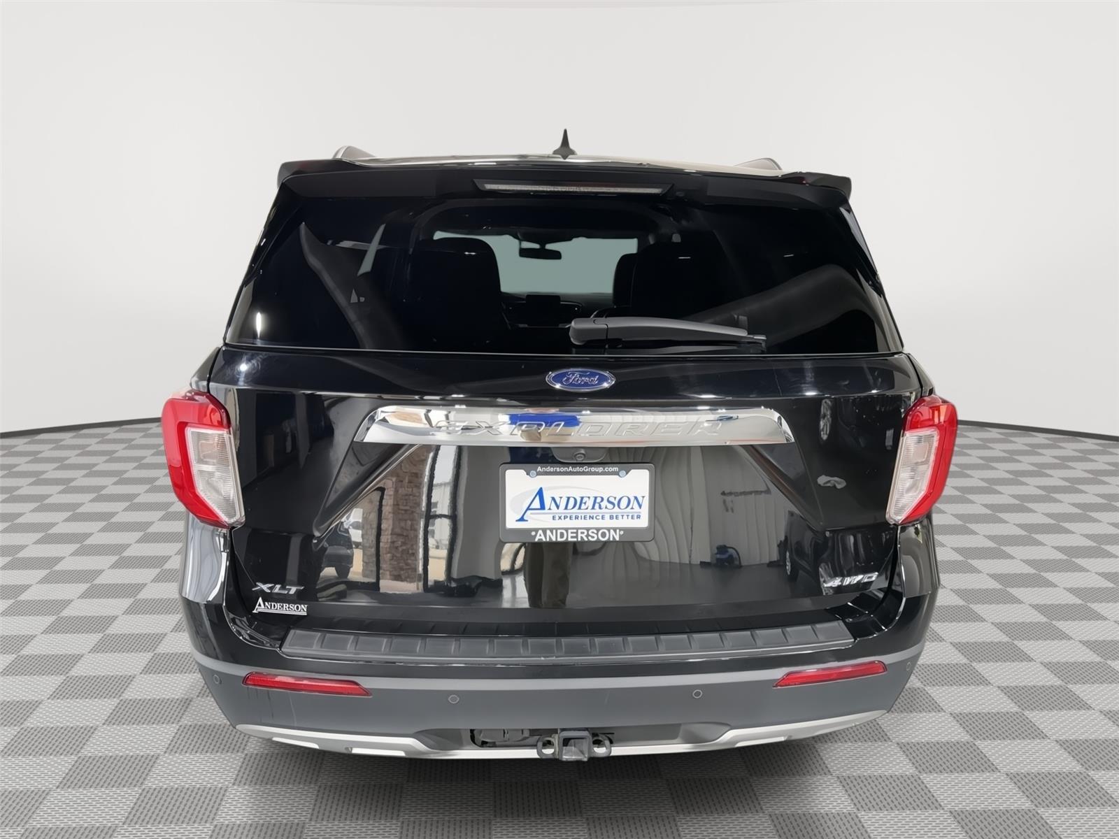 Vehicle photo 8