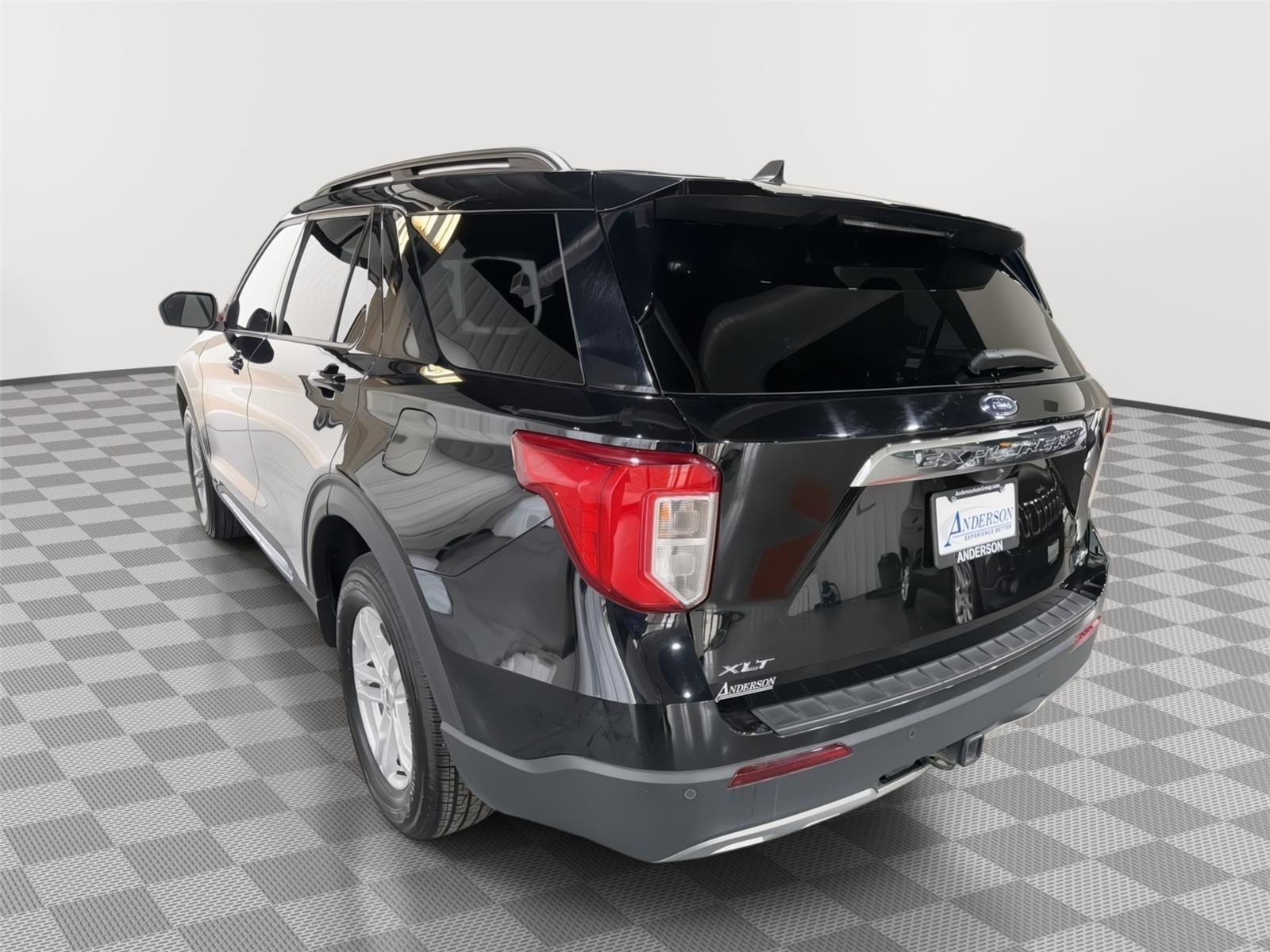 Vehicle photo 9