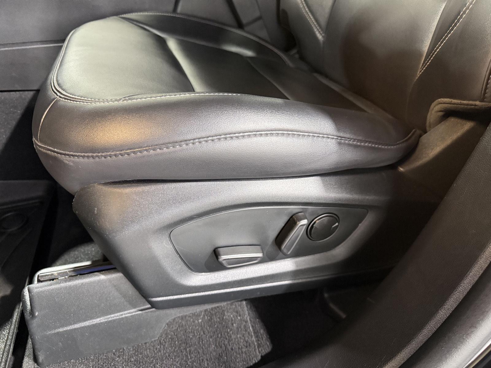 Vehicle photo 19
