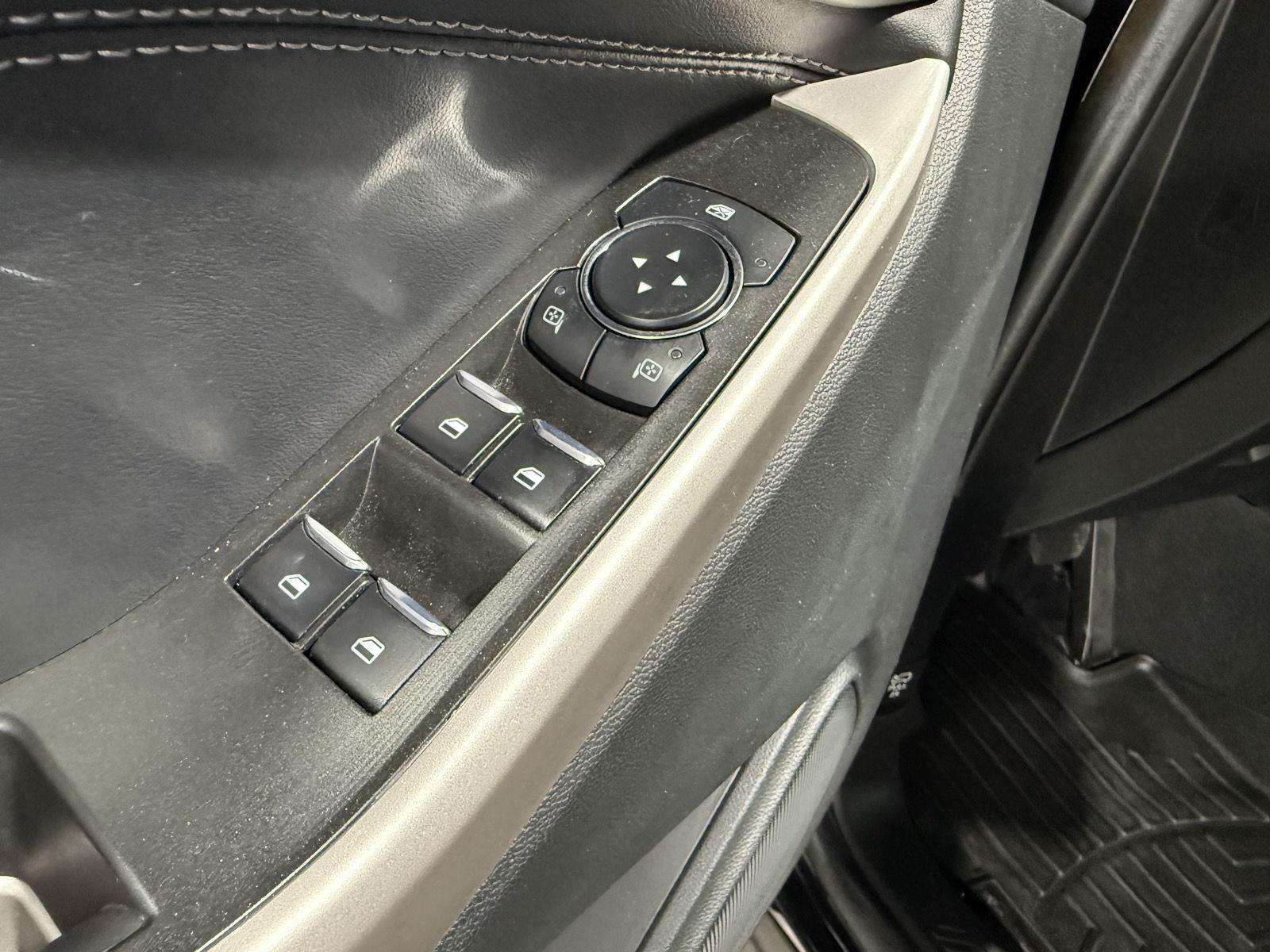 Vehicle photo 21