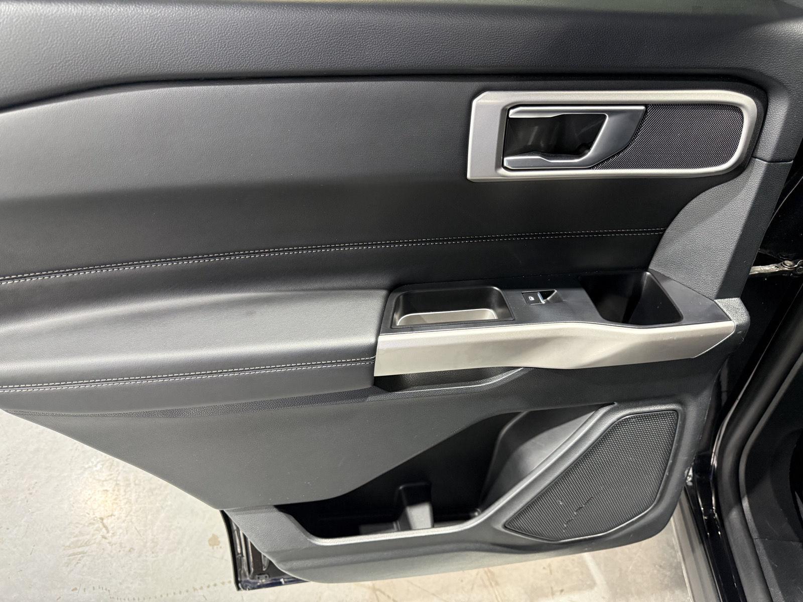 Vehicle photo 22
