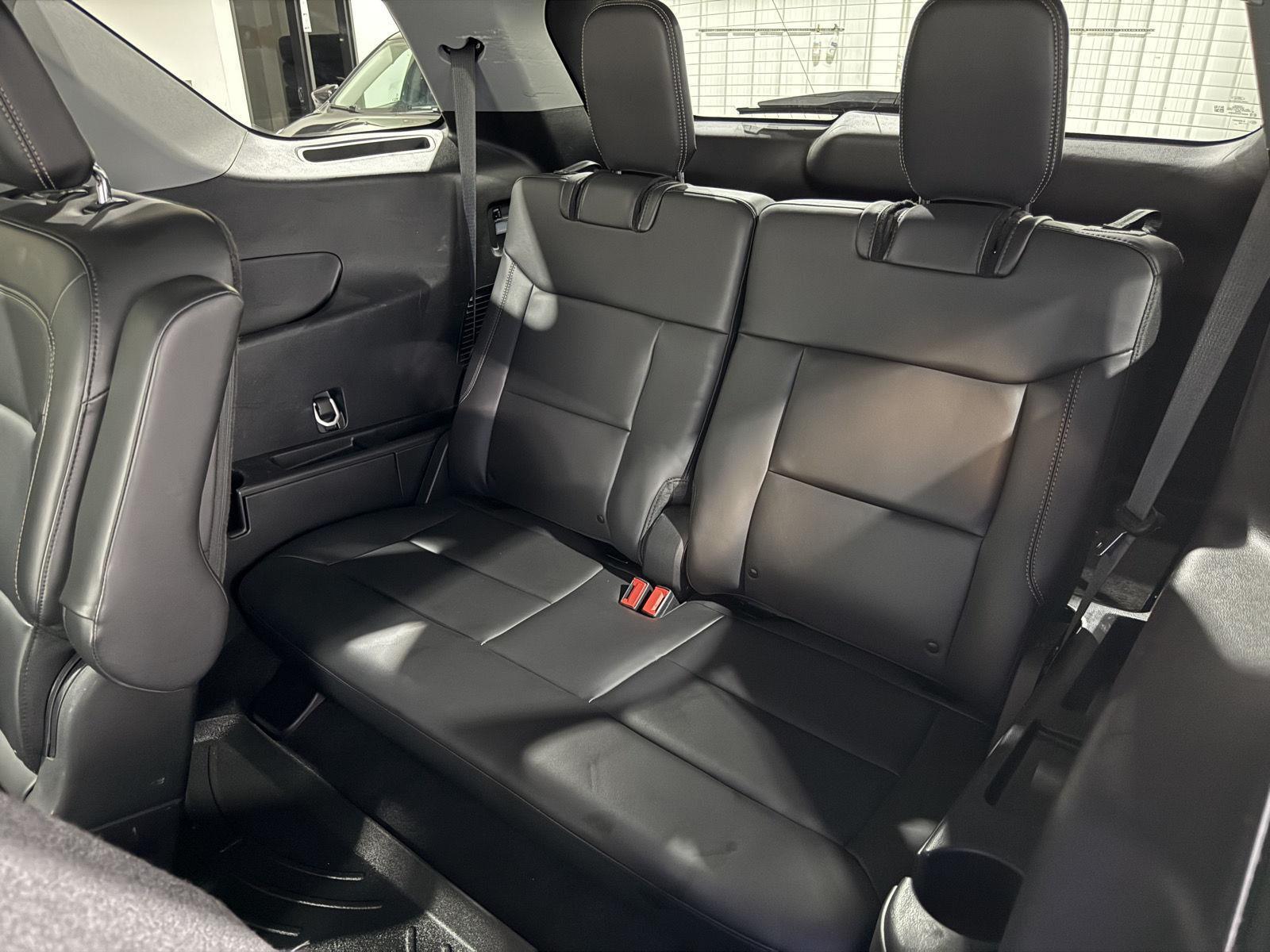 Vehicle photo 24