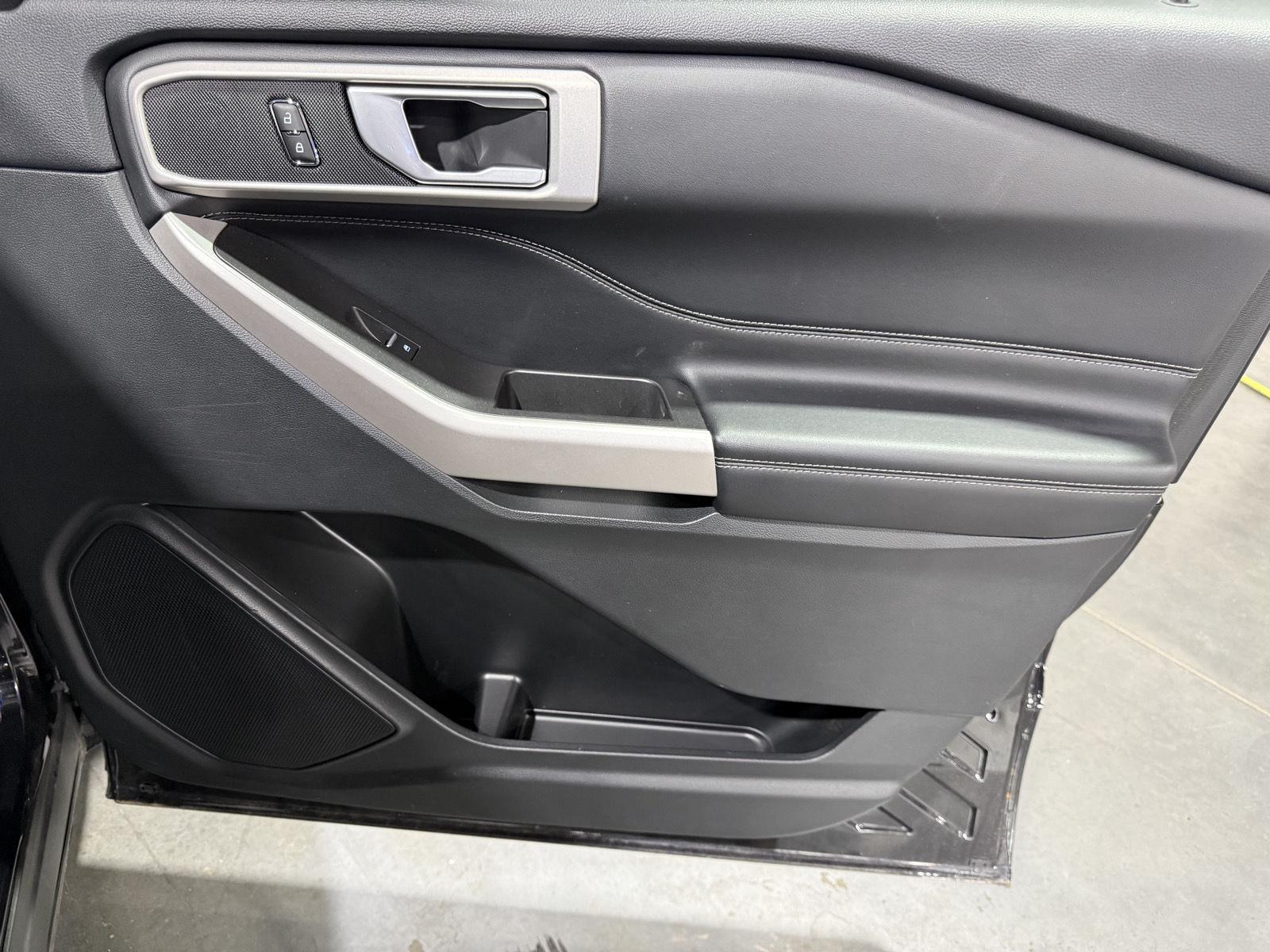 Vehicle photo 26