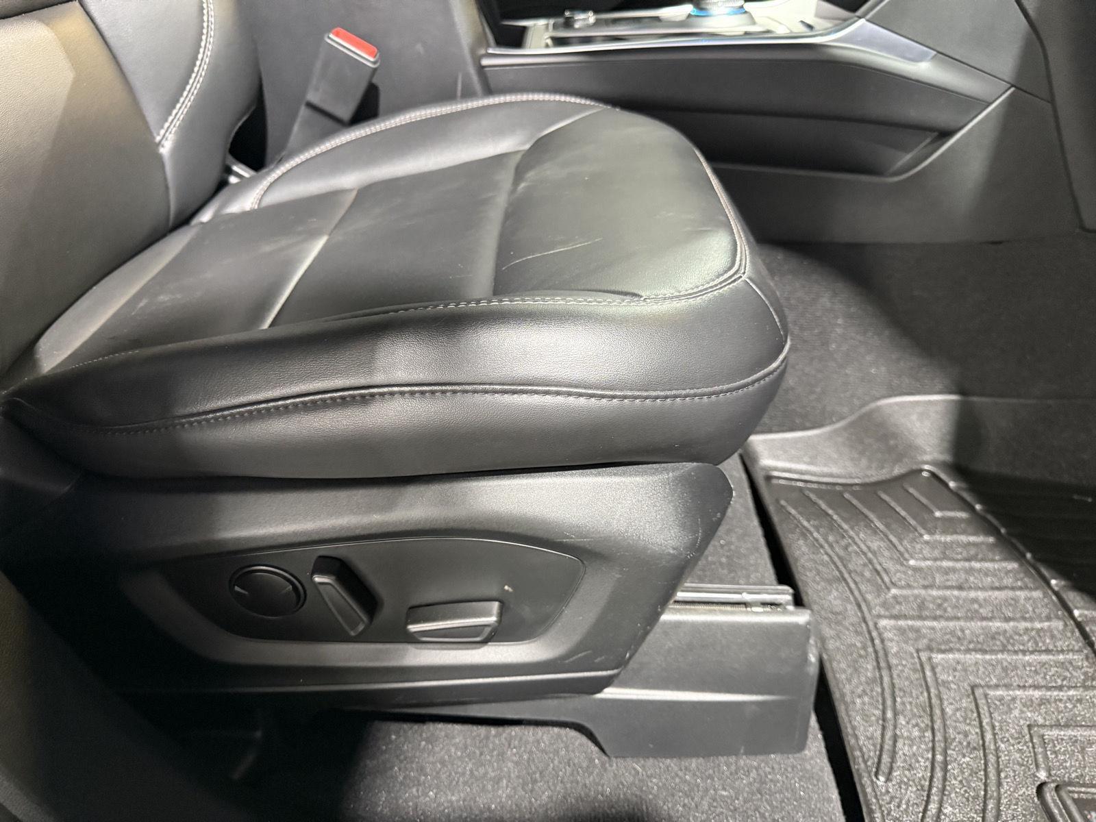 Vehicle photo 28