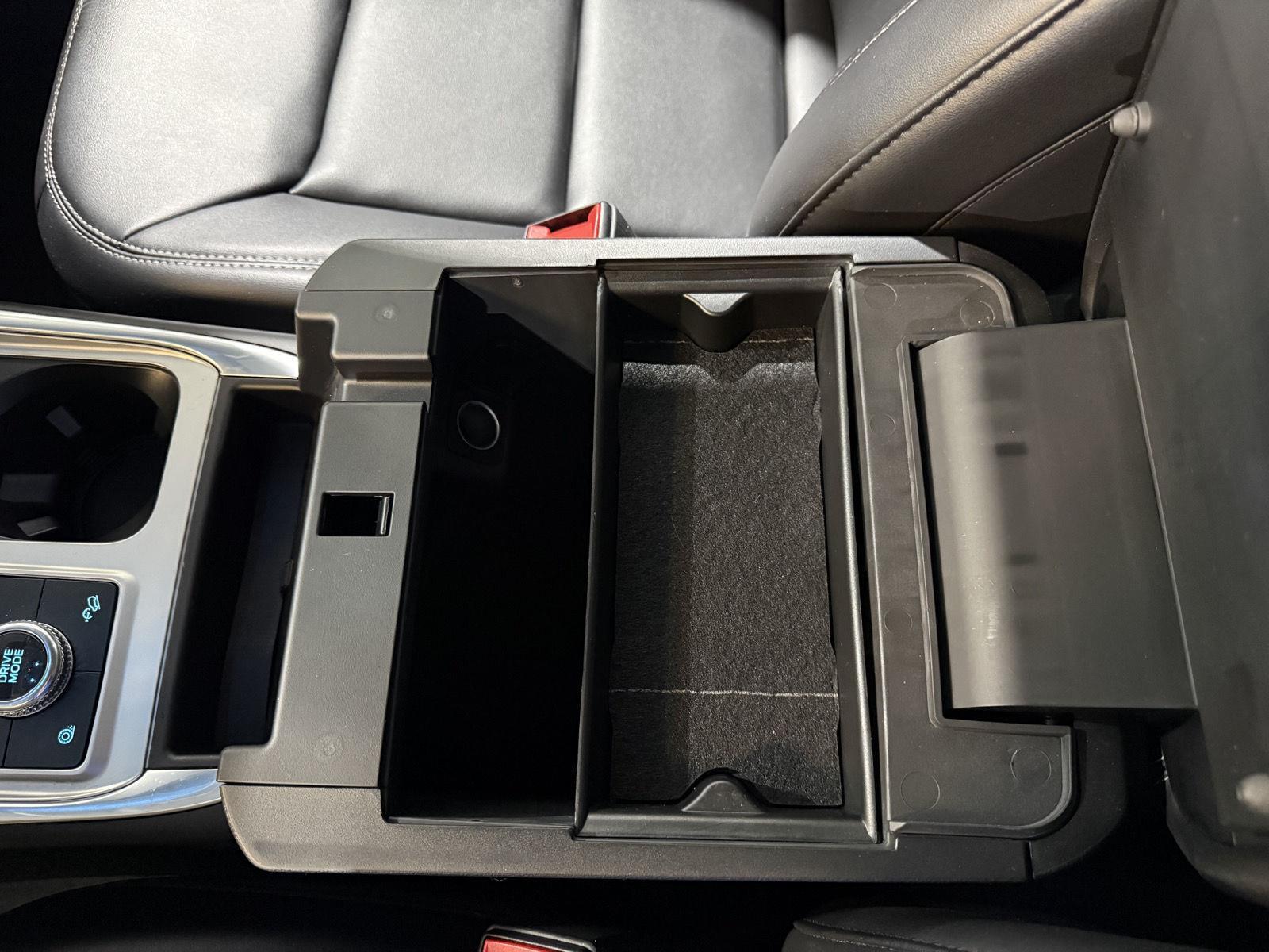 Vehicle photo 33