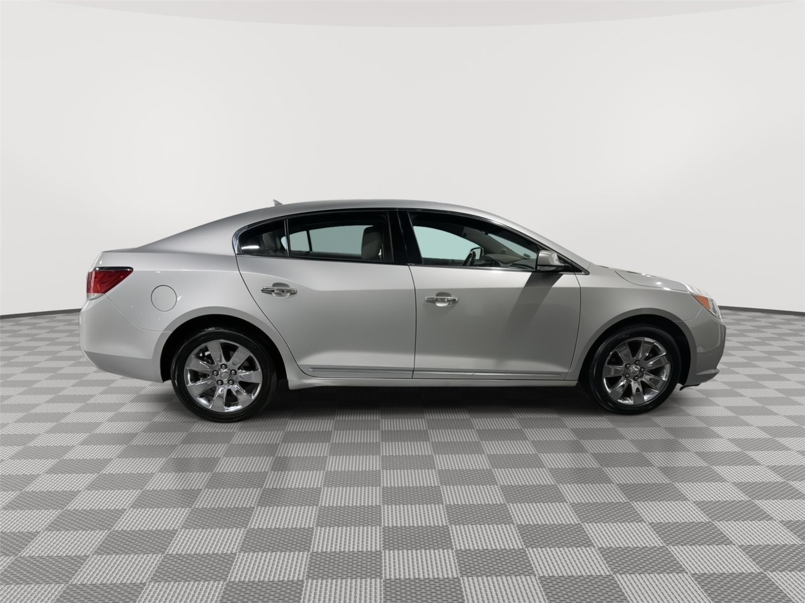 Vehicle photo 6