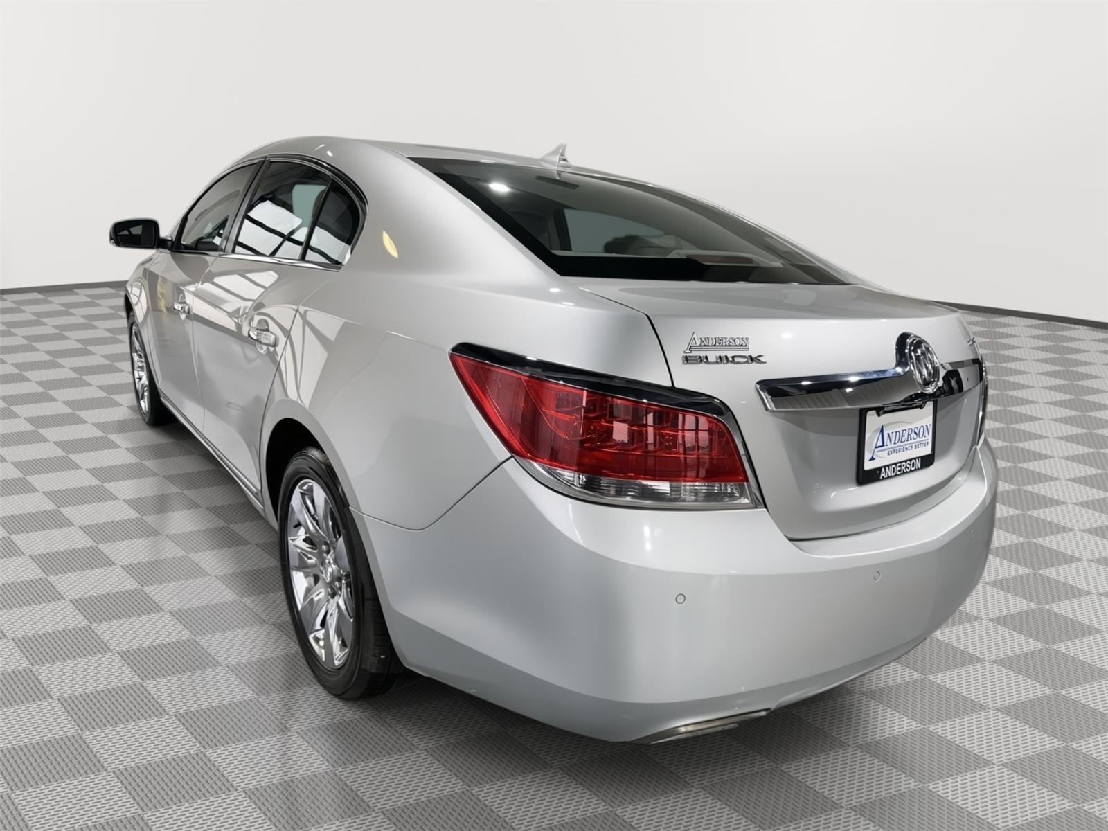 Vehicle photo 9
