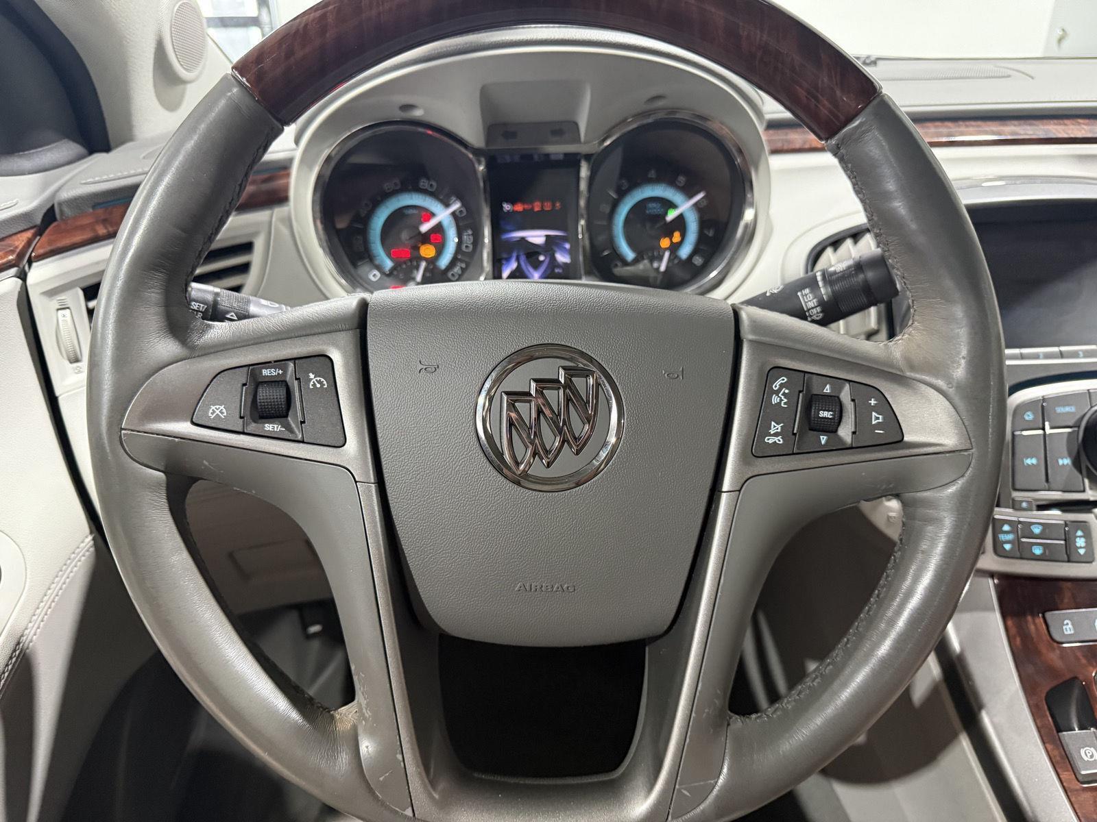 Vehicle photo 11