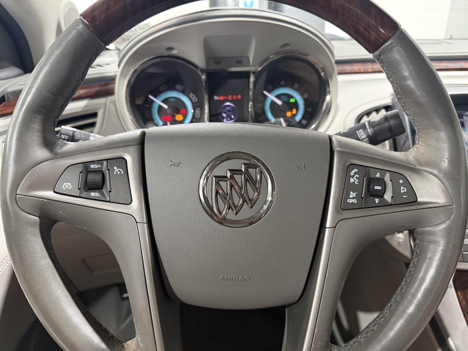 Vehicle photo 12