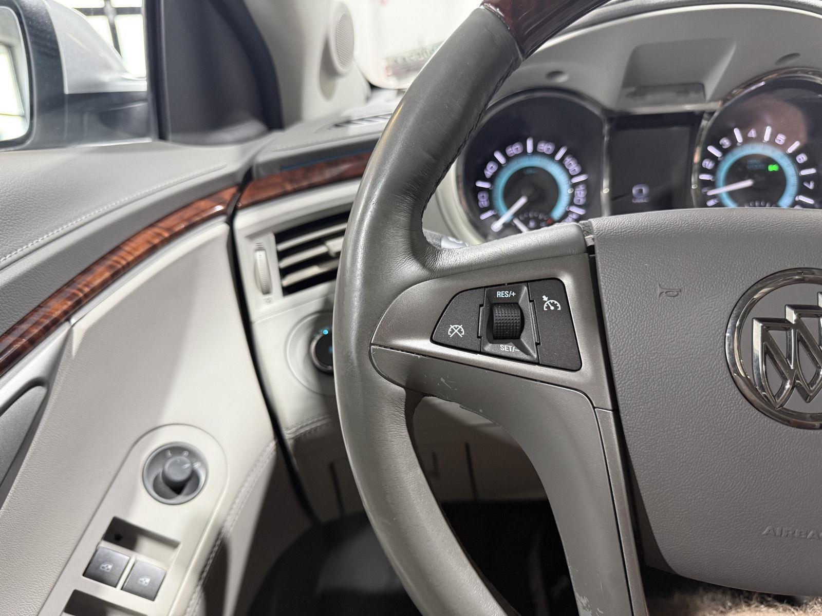 Vehicle photo 13