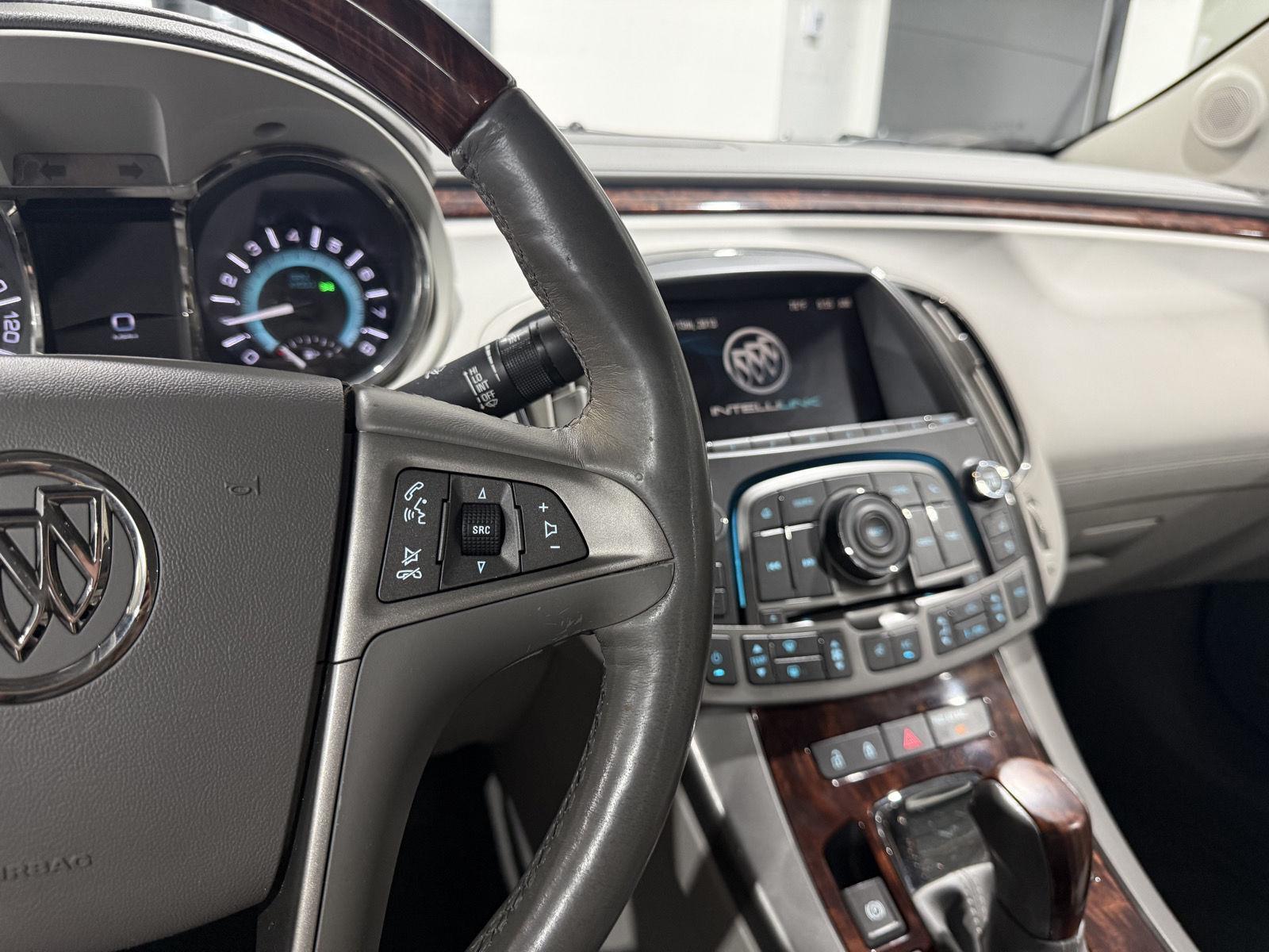 Vehicle photo 14