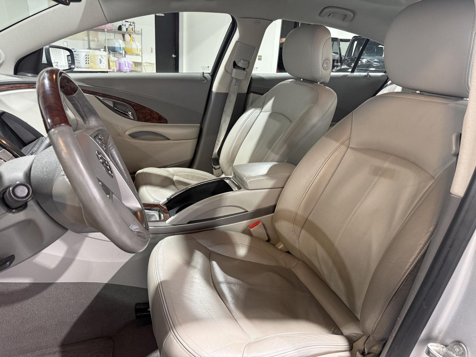 Vehicle photo 17