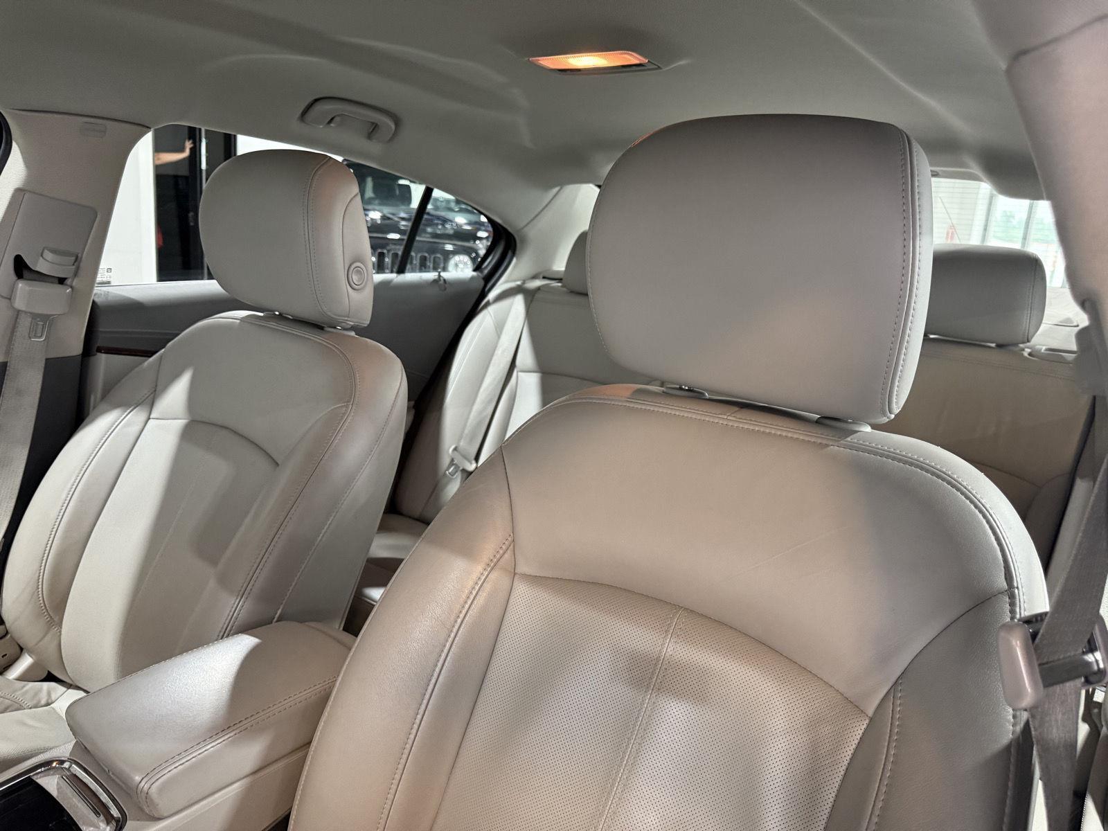 Vehicle photo 18