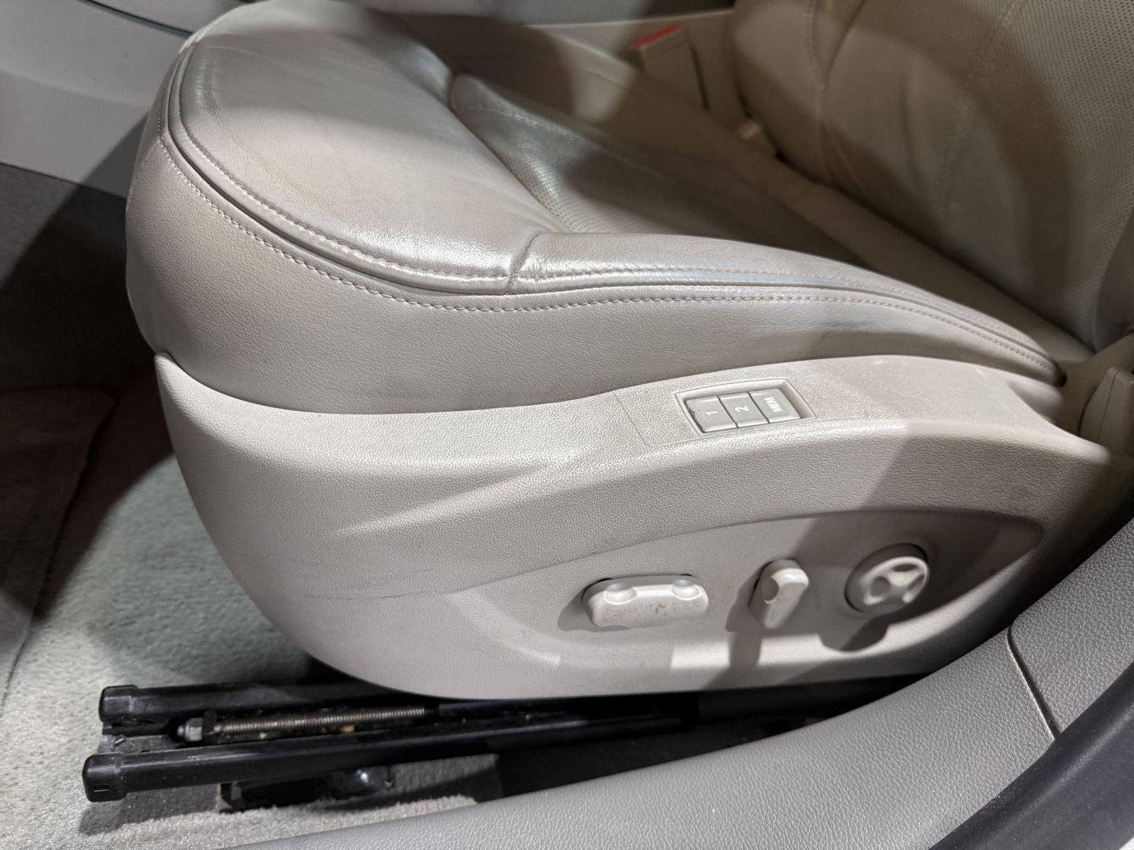 Vehicle photo 19