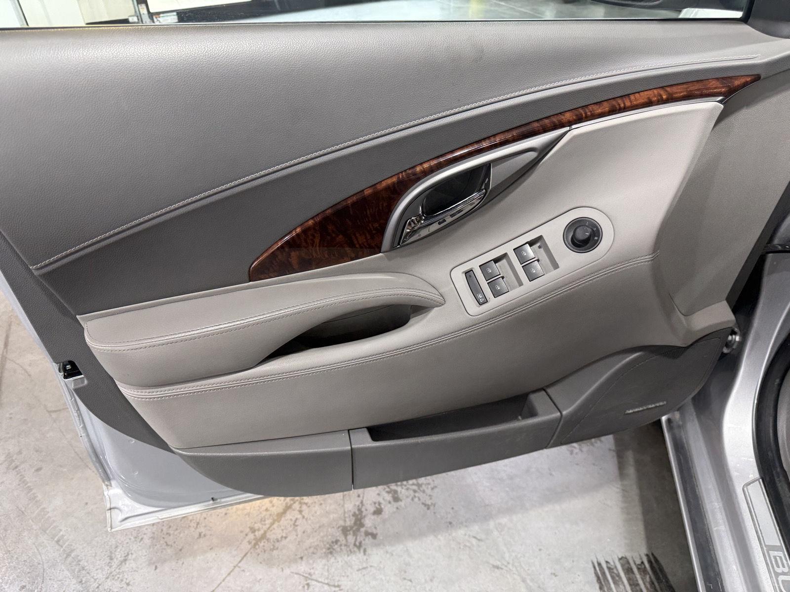 Vehicle photo 20