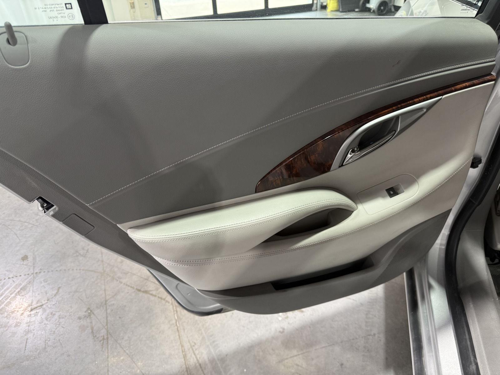 Vehicle photo 22