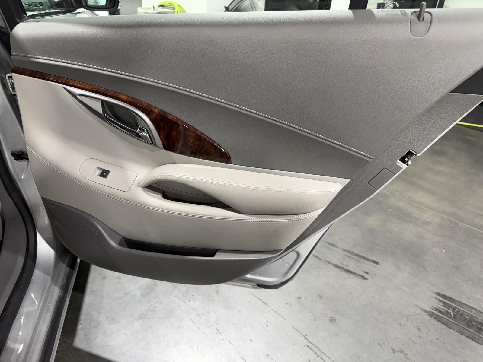 Vehicle photo 24