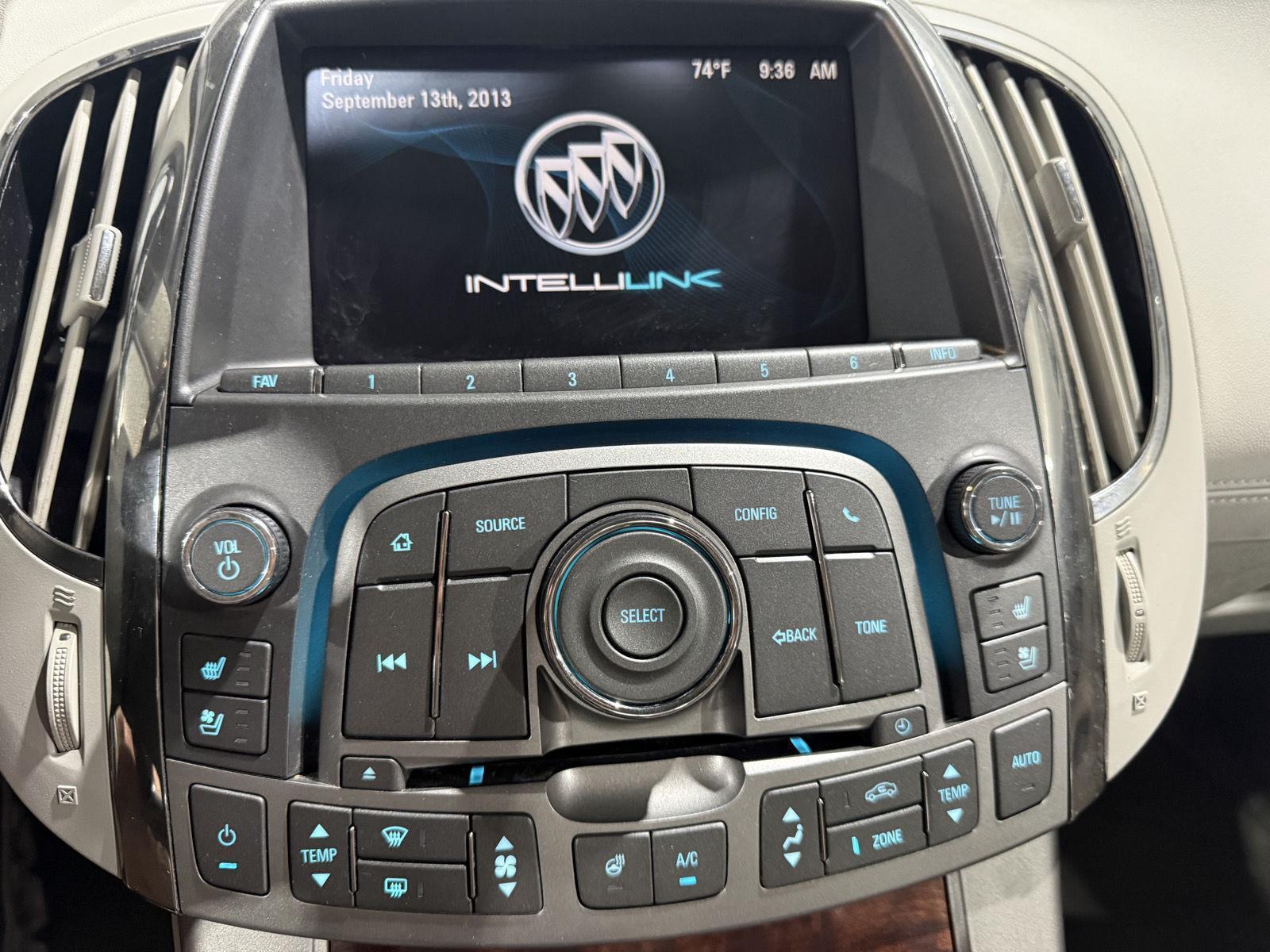 Vehicle photo 30