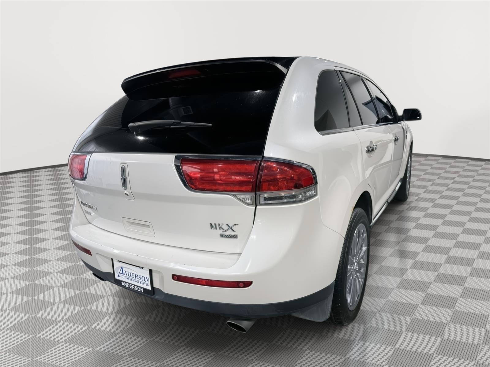 Vehicle photo 7
