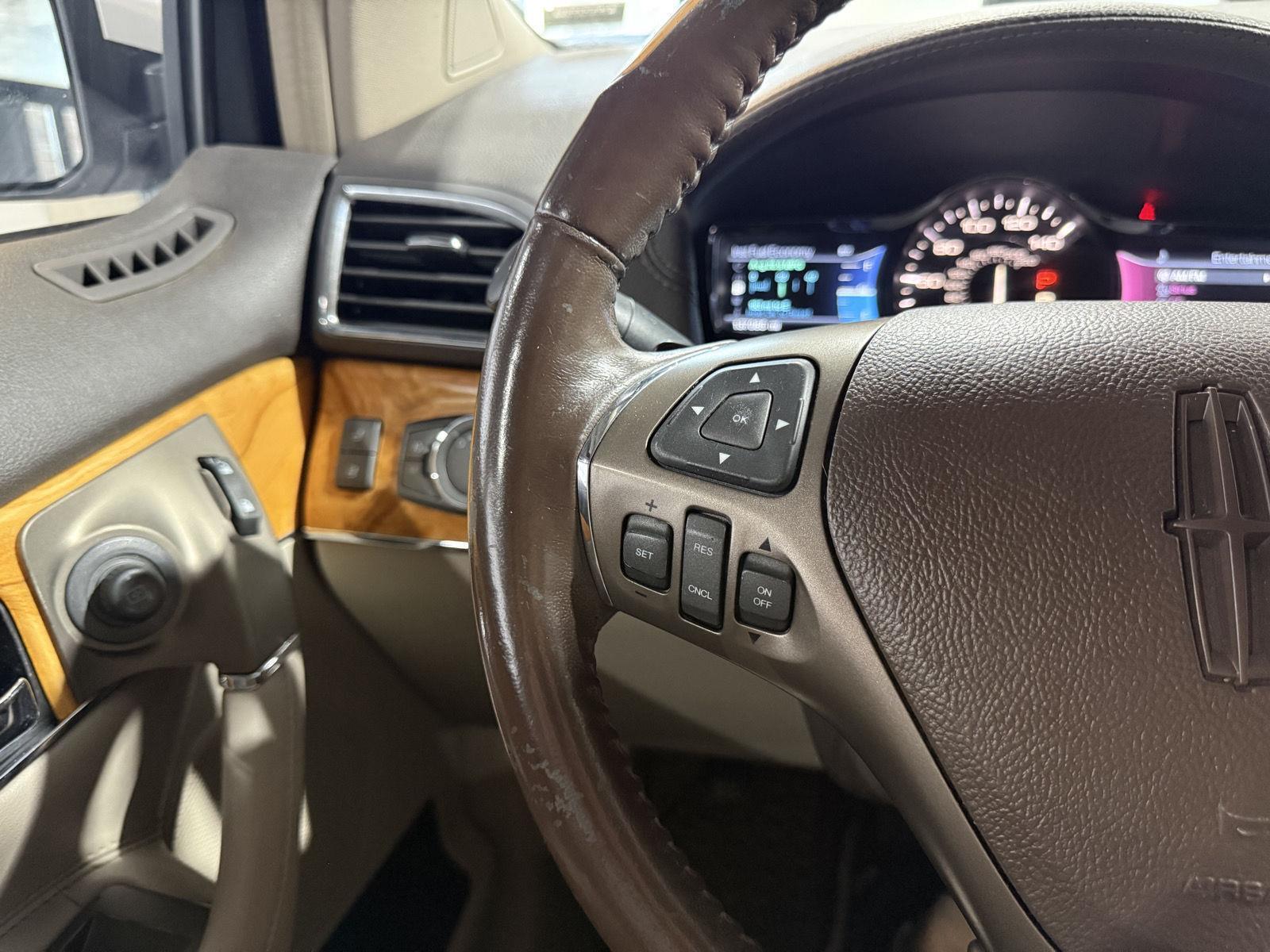Vehicle photo 12