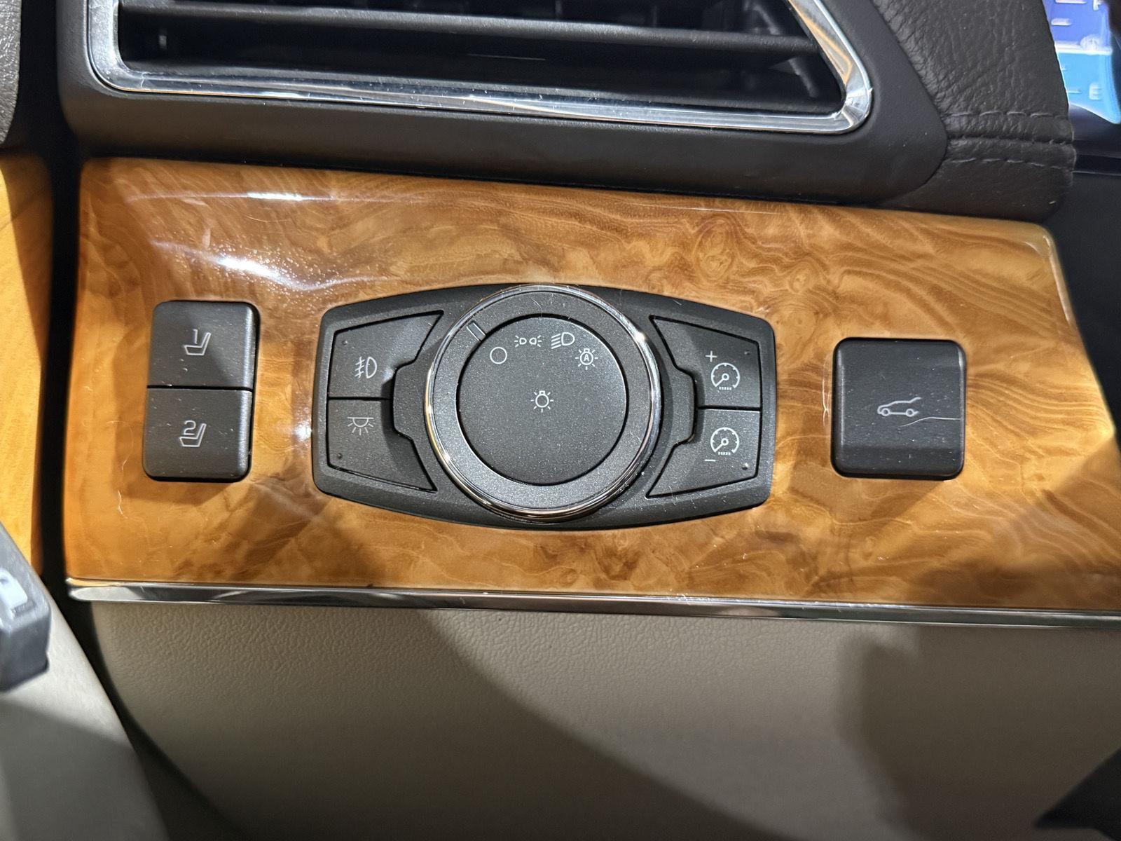 Vehicle photo 14