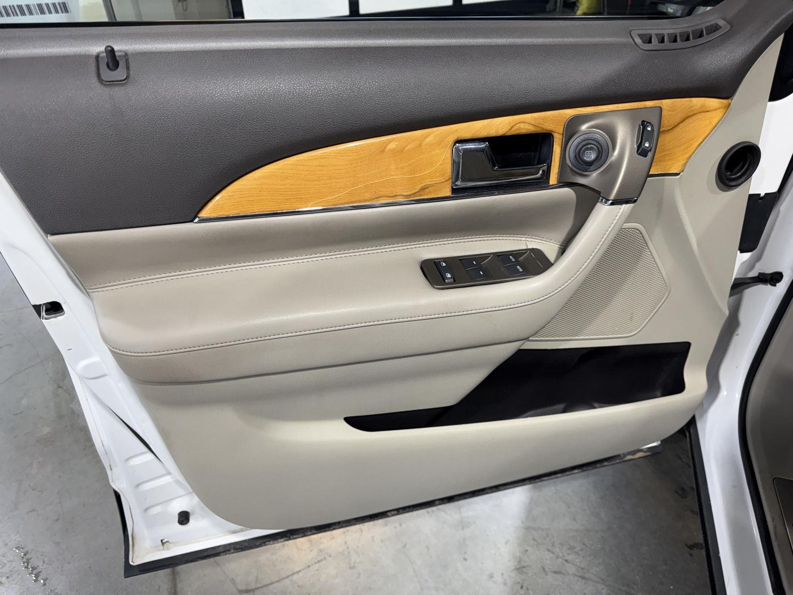 Vehicle photo 18