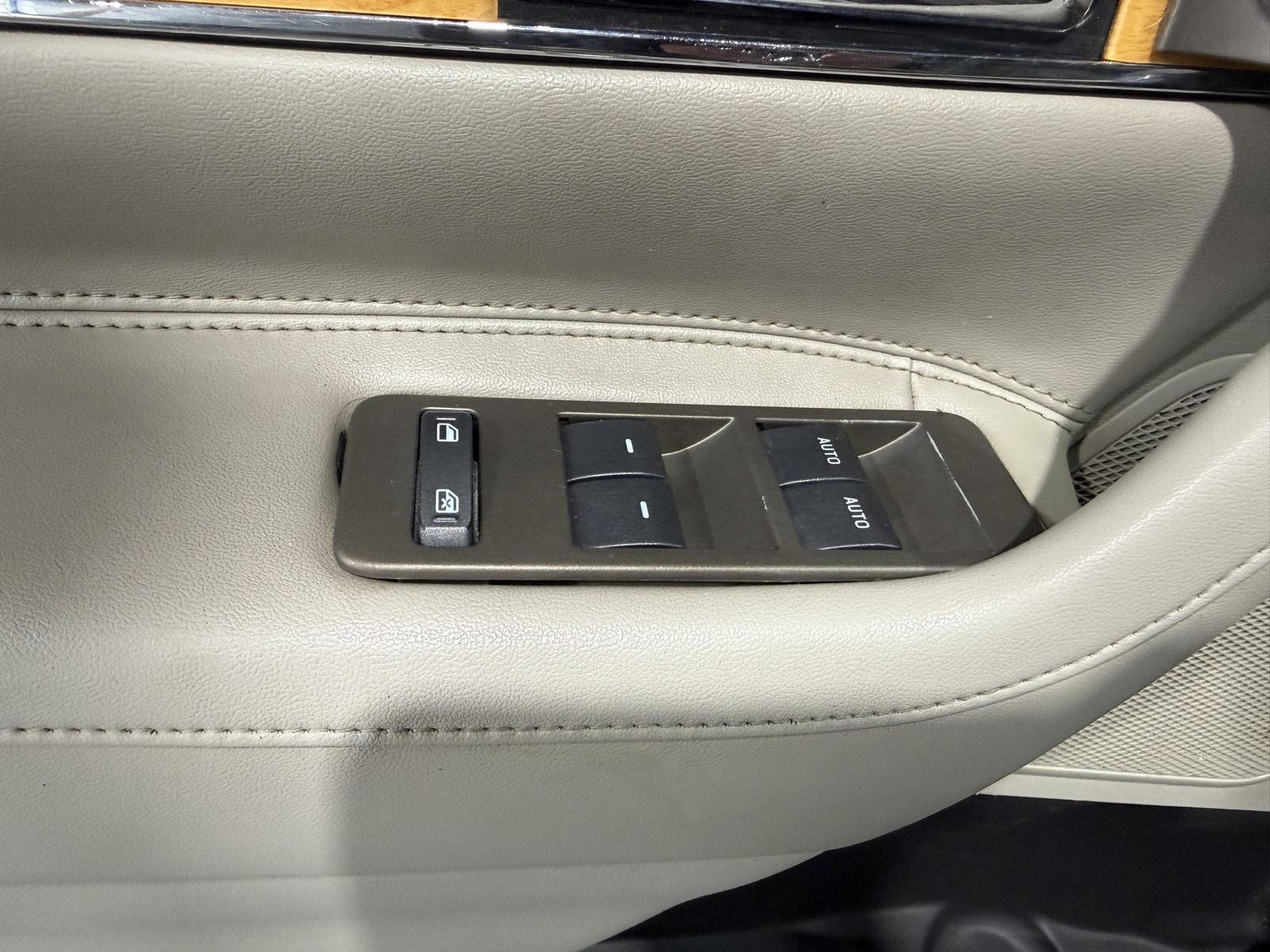 Vehicle photo 19
