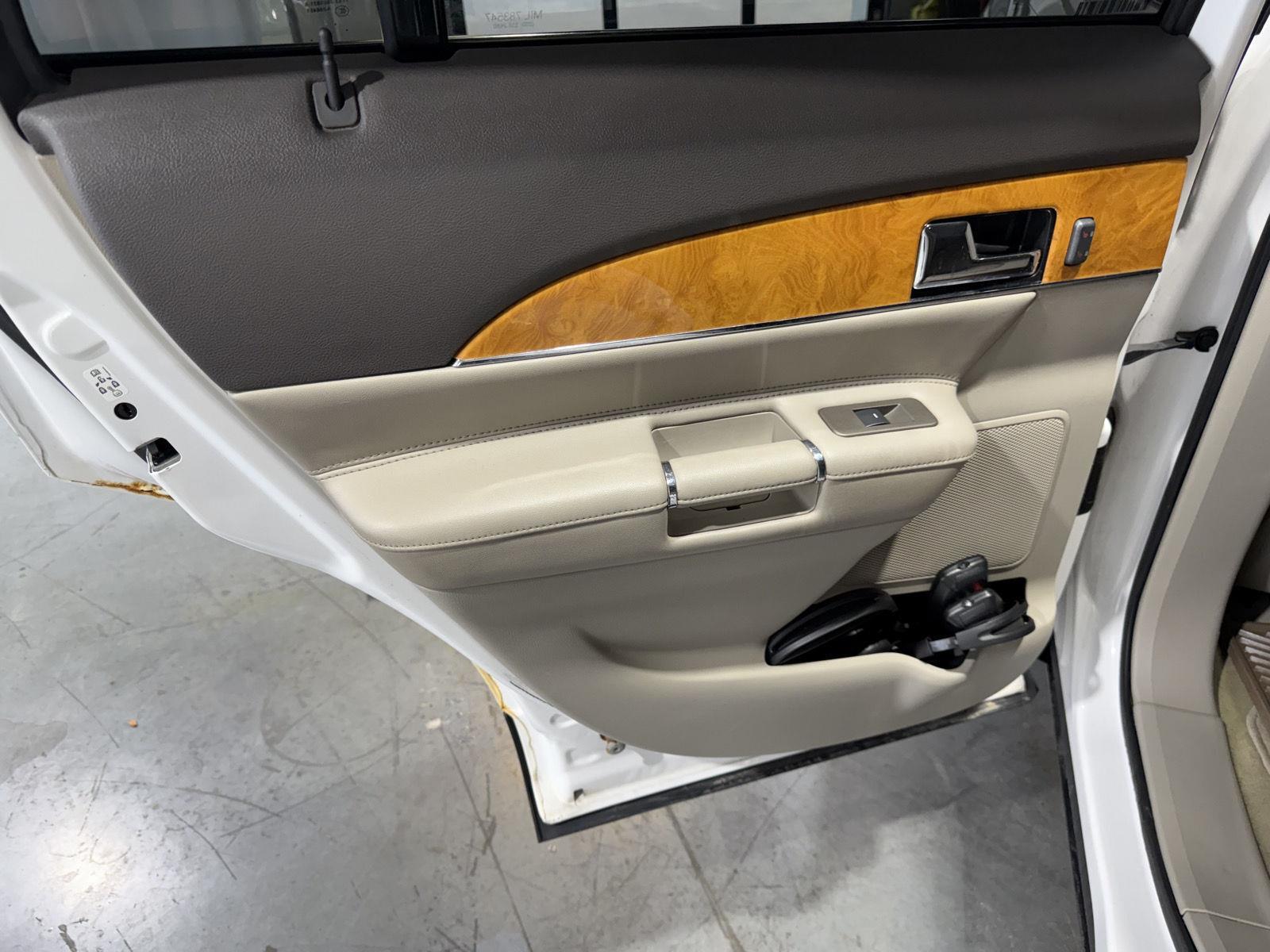 Vehicle photo 20