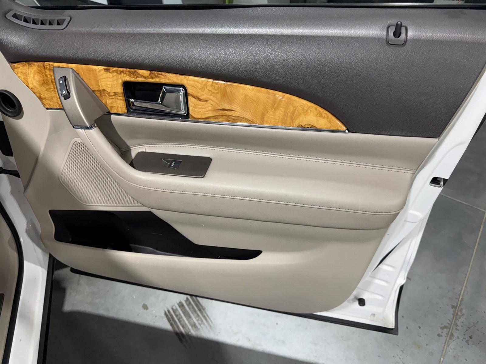 Vehicle photo 23
