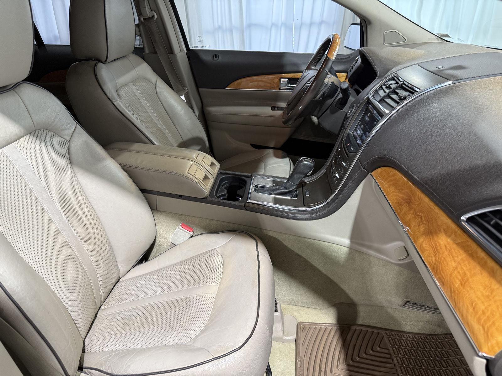 Vehicle photo 24