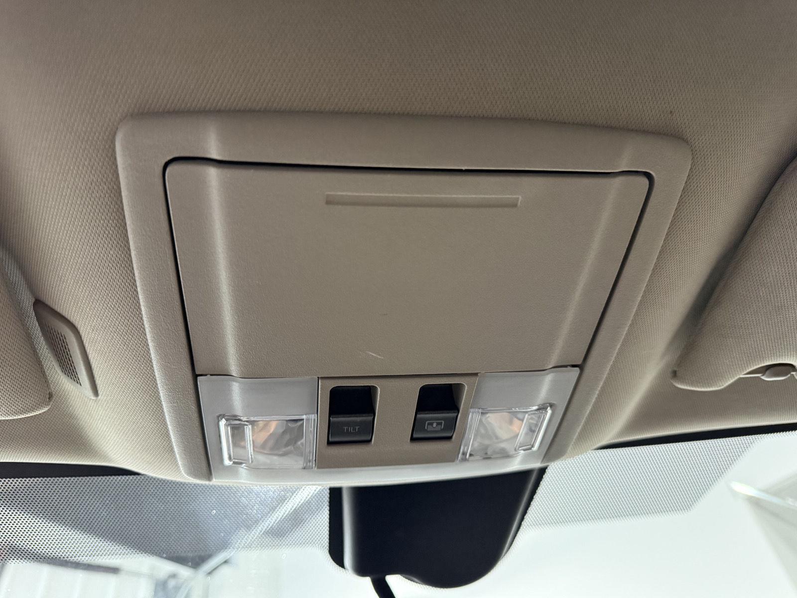 Vehicle photo 25