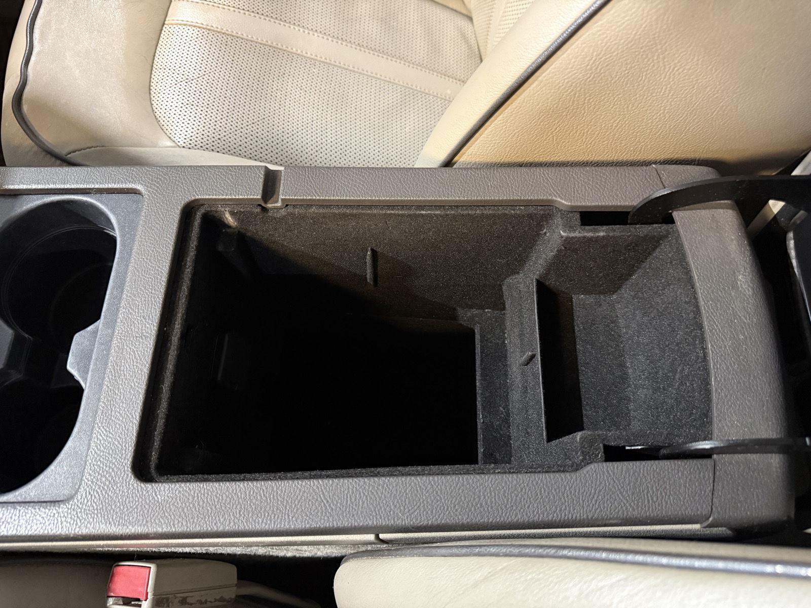 Vehicle photo 28