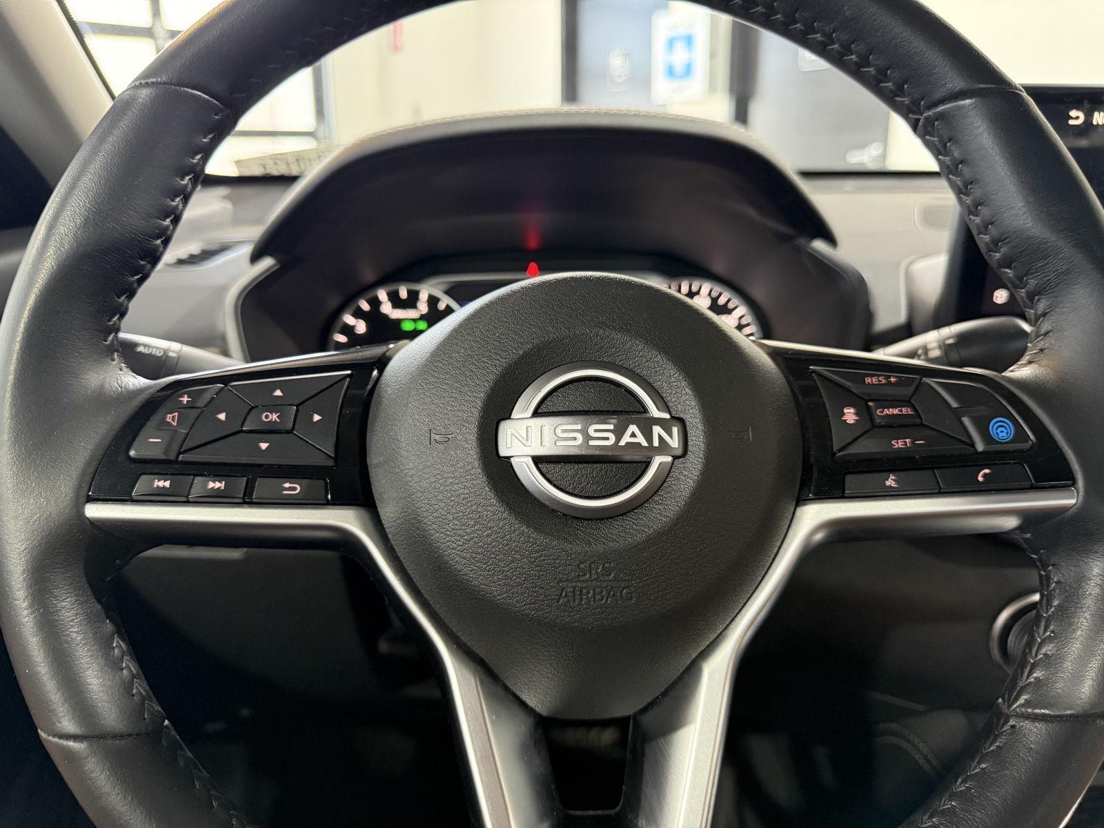 Vehicle photo 11