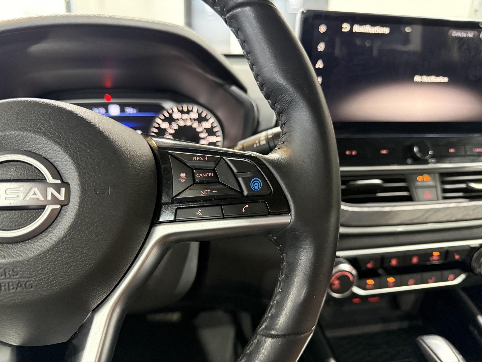 Vehicle photo 13