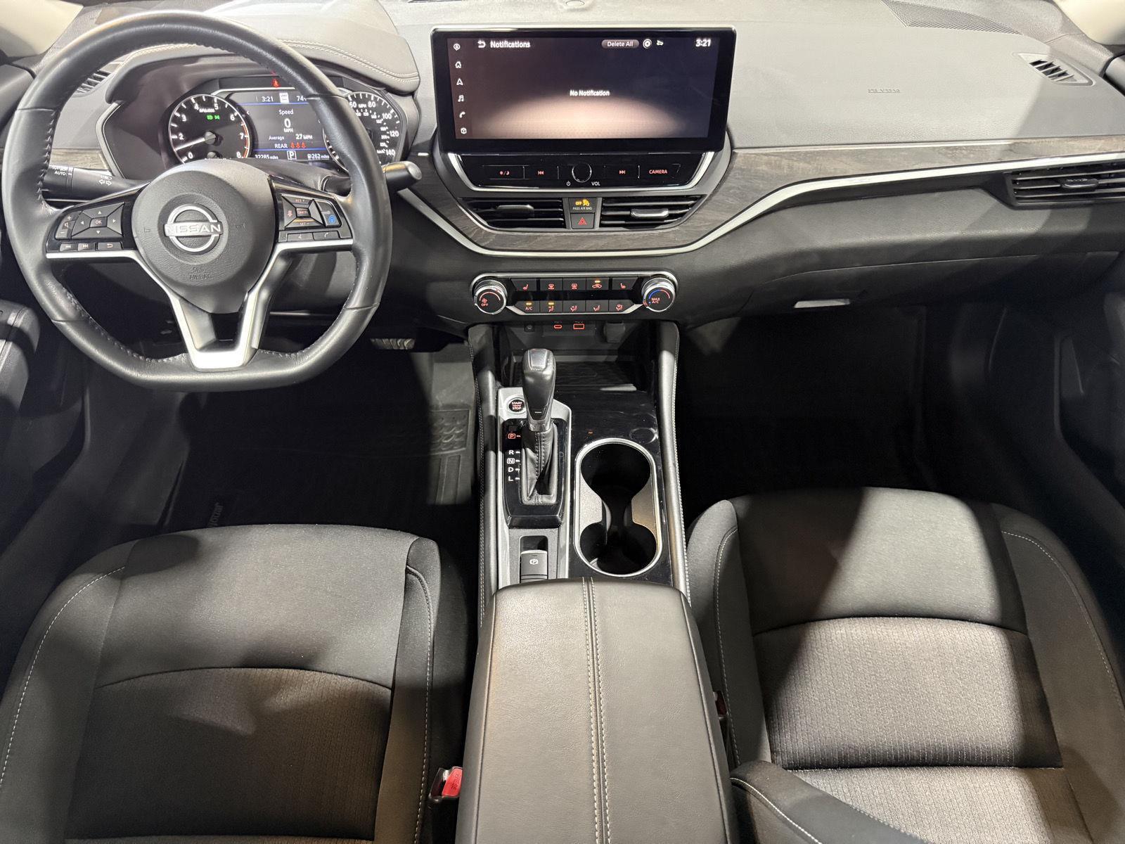 Vehicle photo 14