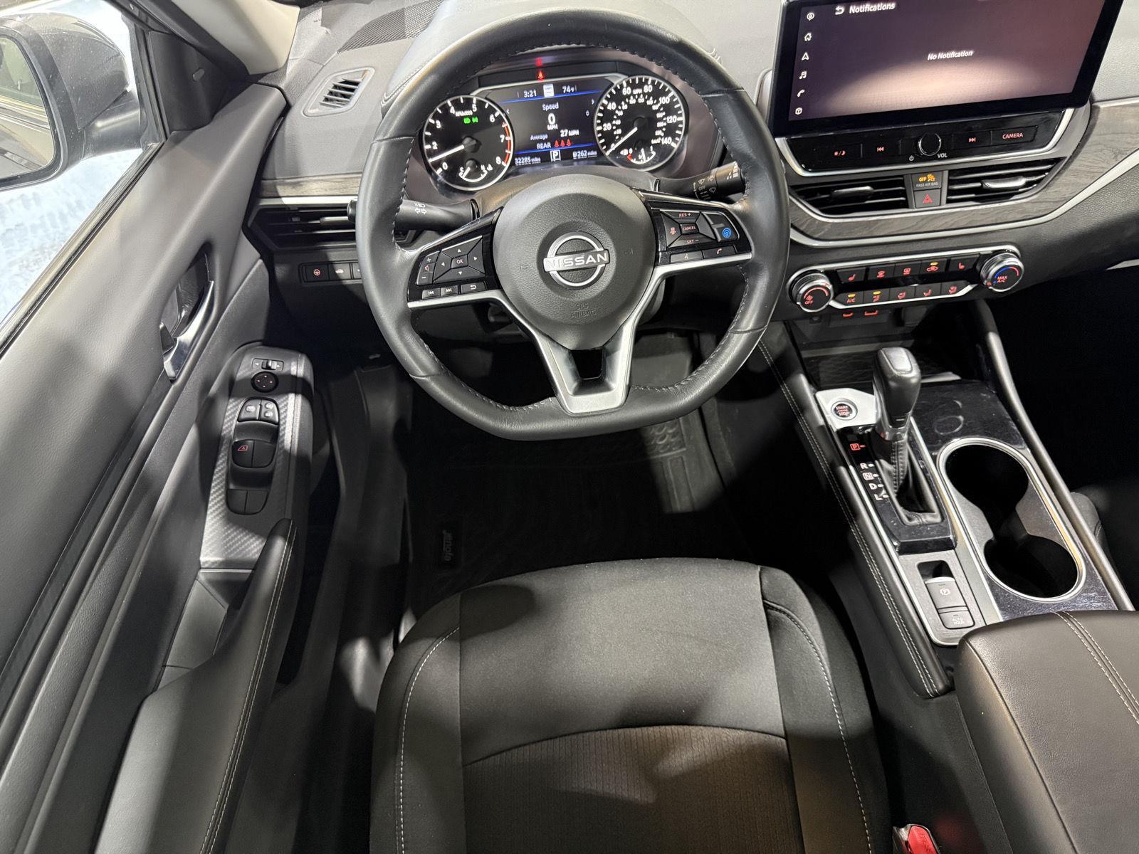 Vehicle photo 15