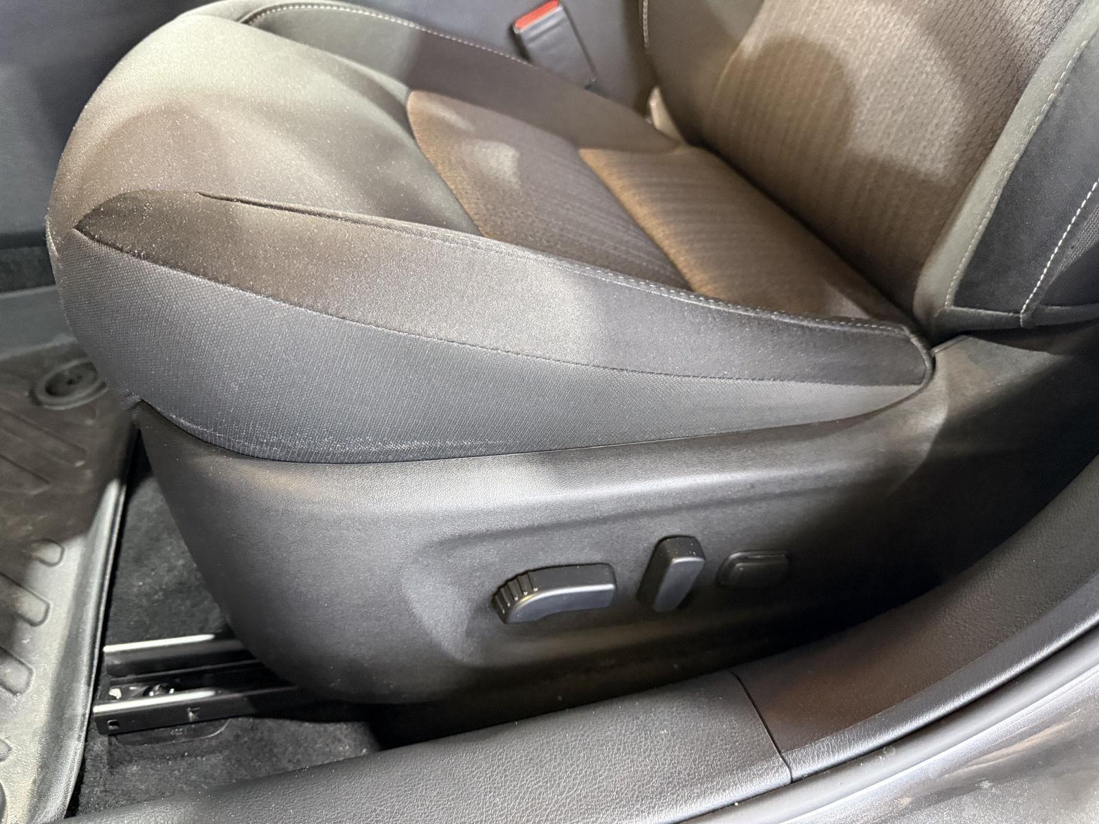 Vehicle photo 18
