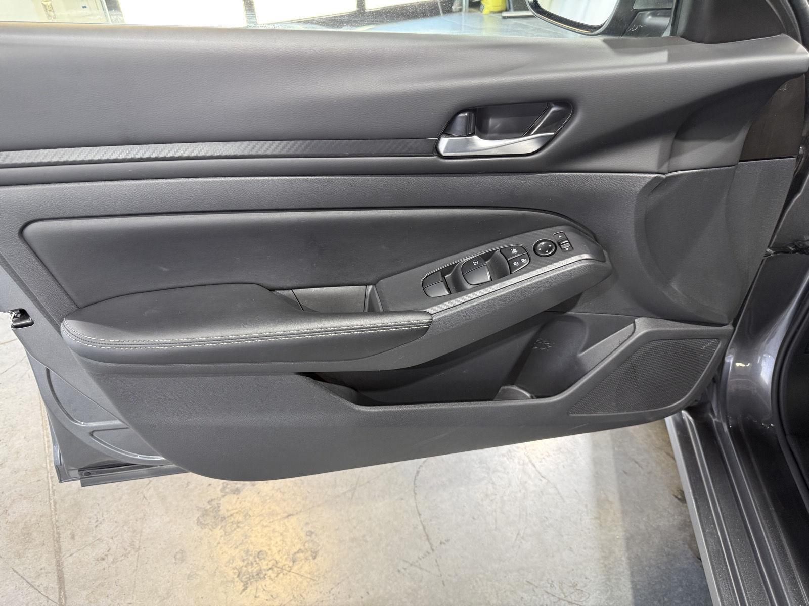 Vehicle photo 19