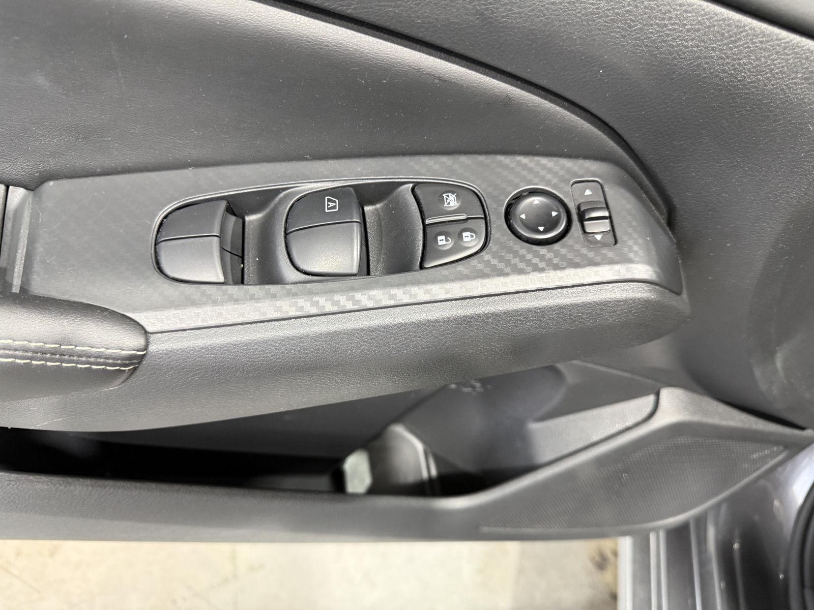 Vehicle photo 20