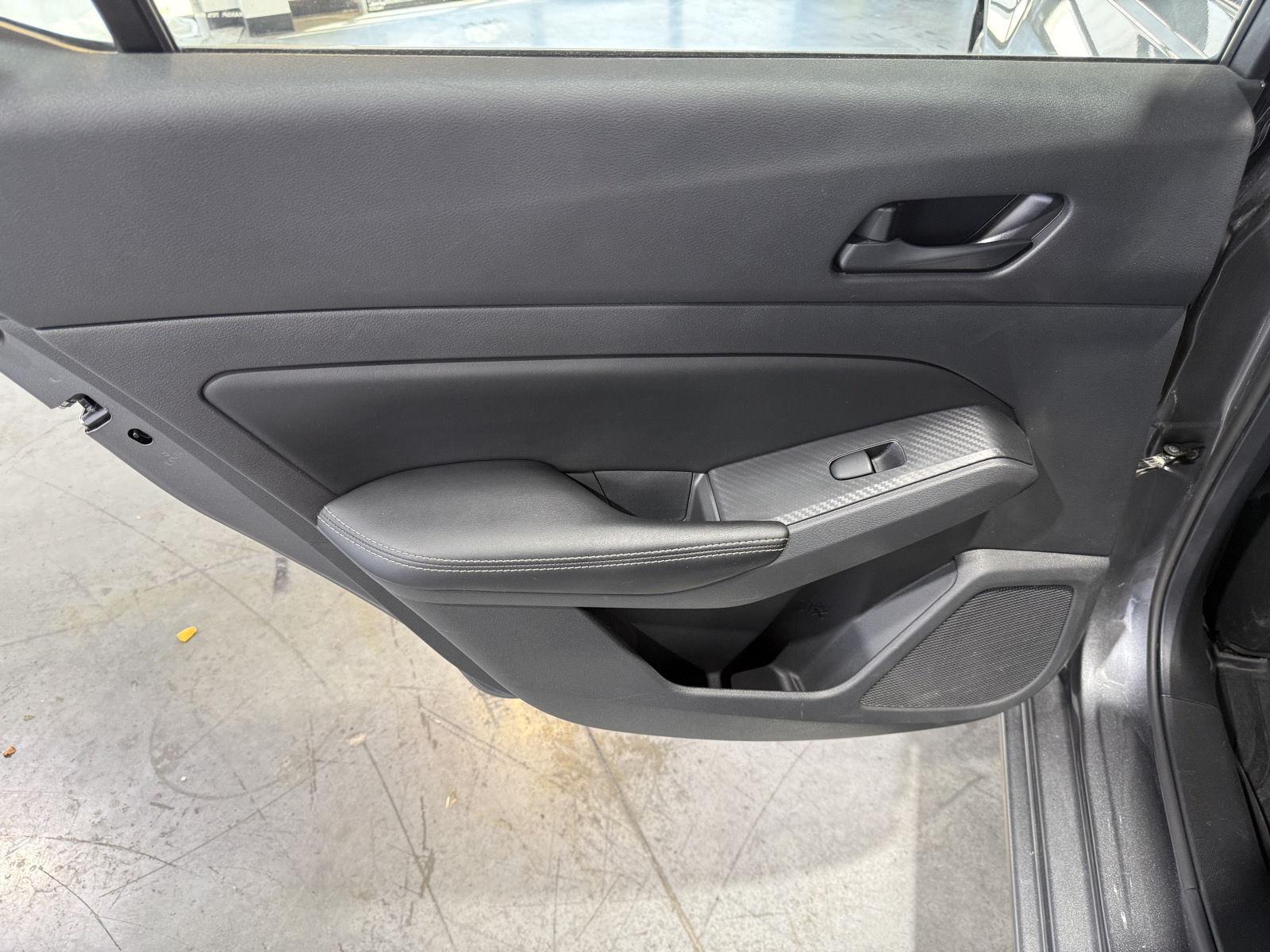 Vehicle photo 21