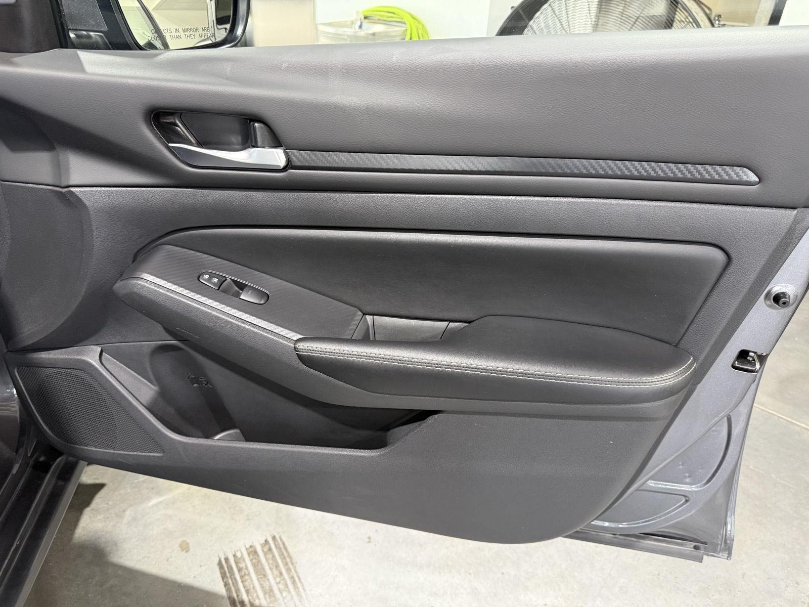 Vehicle photo 24