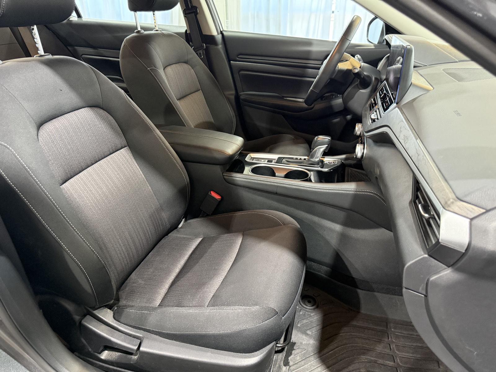 Vehicle photo 25