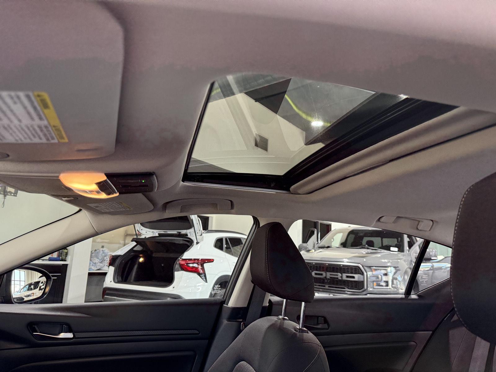 Vehicle photo 27